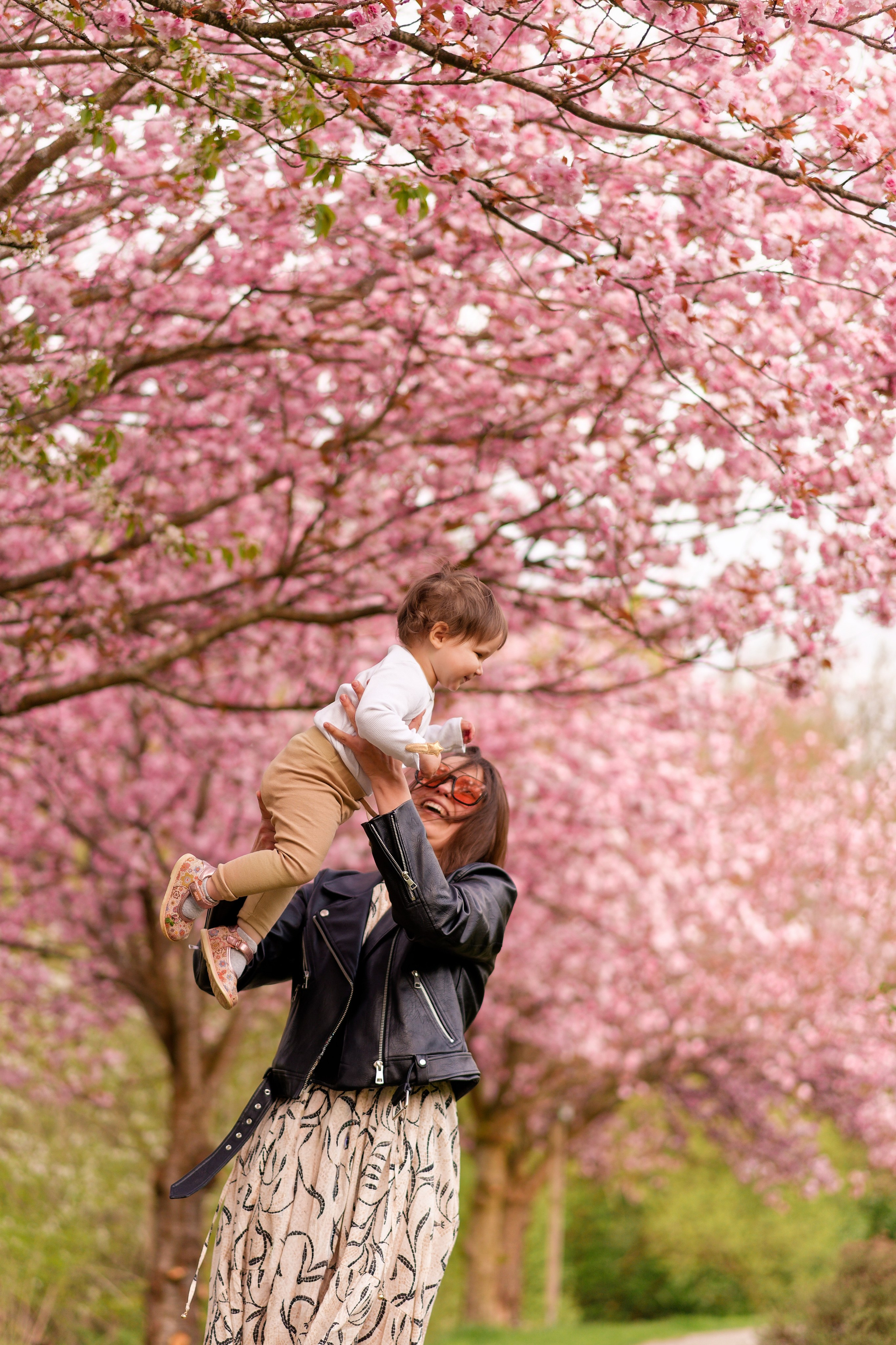 Kirschblüten-Familienshooting. Весільний та репортажний фотограф у Мюнхені, Баваріі та по всій Німеччині – LORAN Media