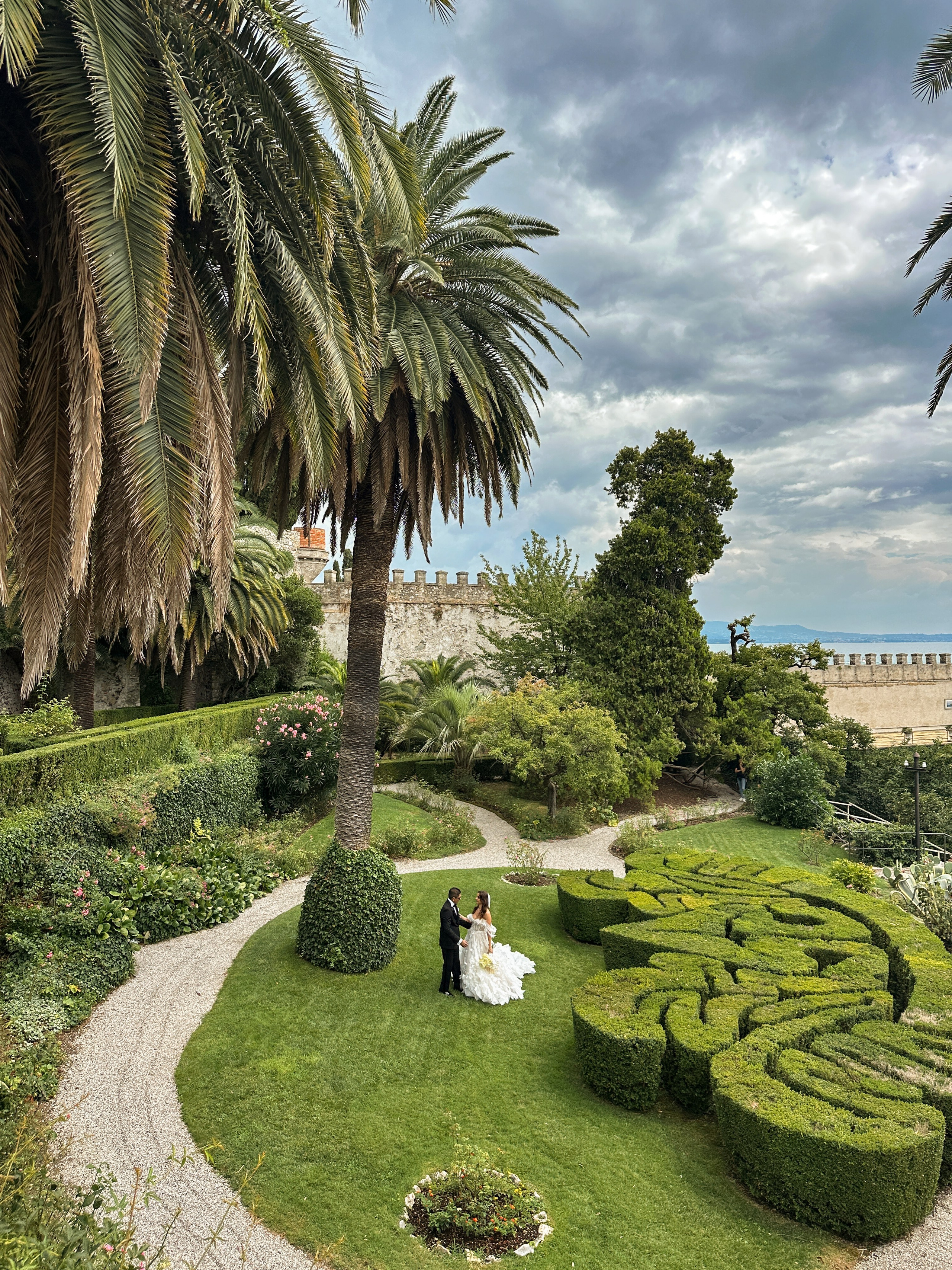 Traumhochzeit auf der Schlossinsel. Hochzeits- und Reportagefotograf in München, Bayern, Deutschland. LORAN MEDIA