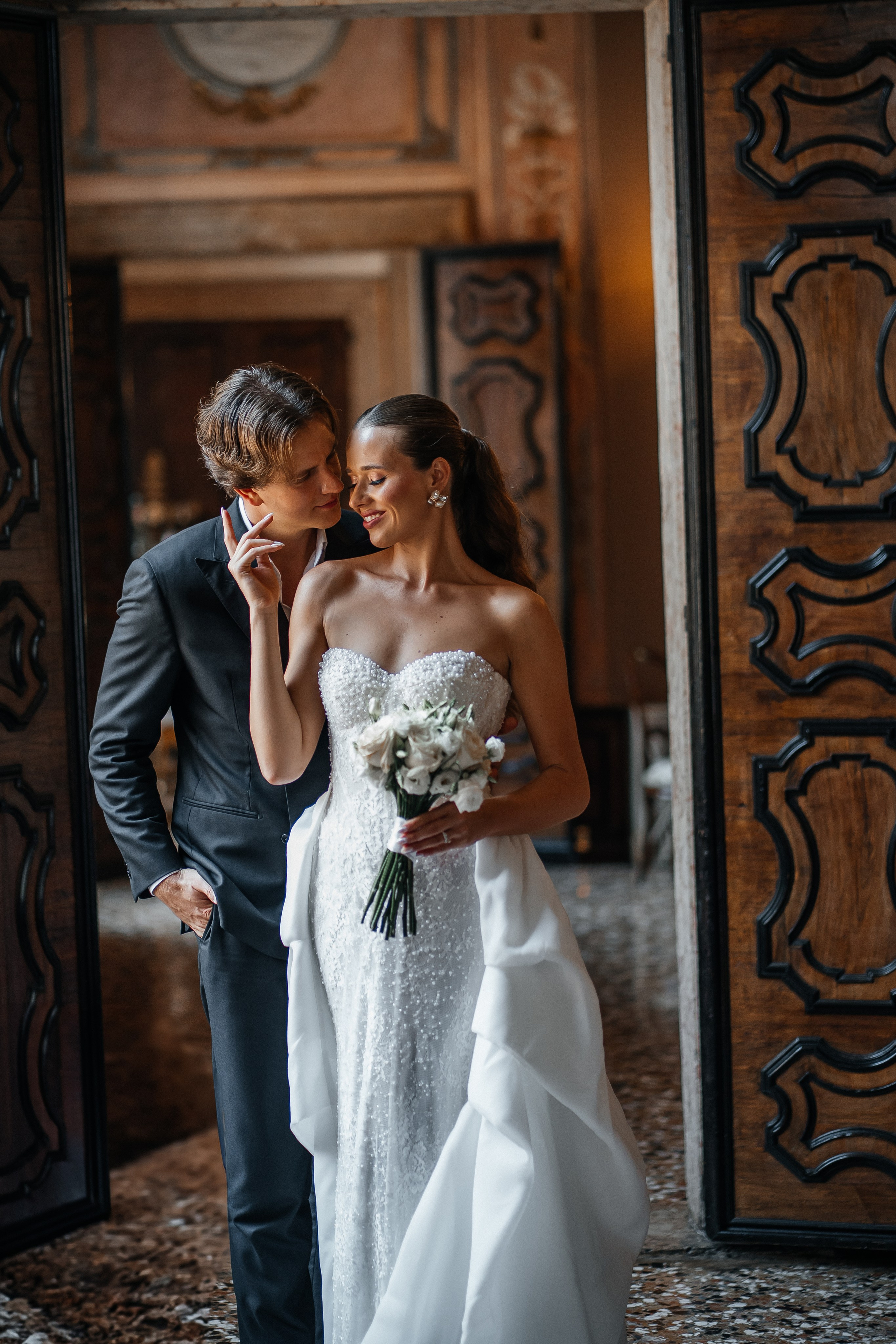 Eleganz im Historischen Schloss. Hochzeits- und Reportagefotograf in München, Bayern, Deutschland. LORAN MEDIA