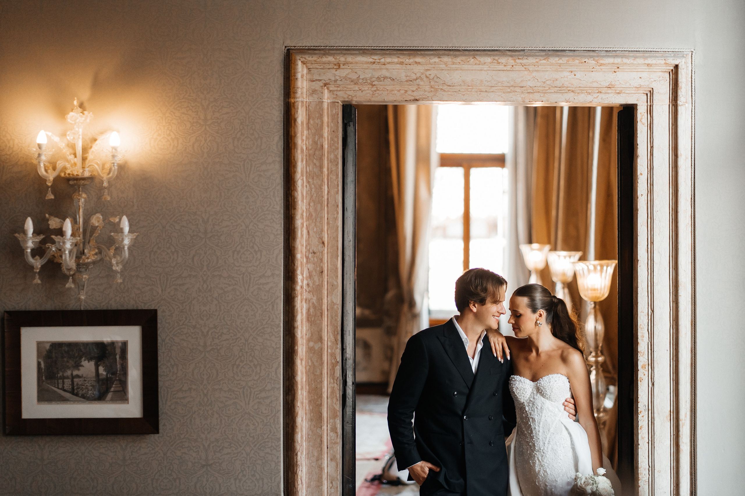 Eleganz im Historischen Schloss. Hochzeits- und Reportagefotograf in München, Bayern, Deutschland. LORAN MEDIA