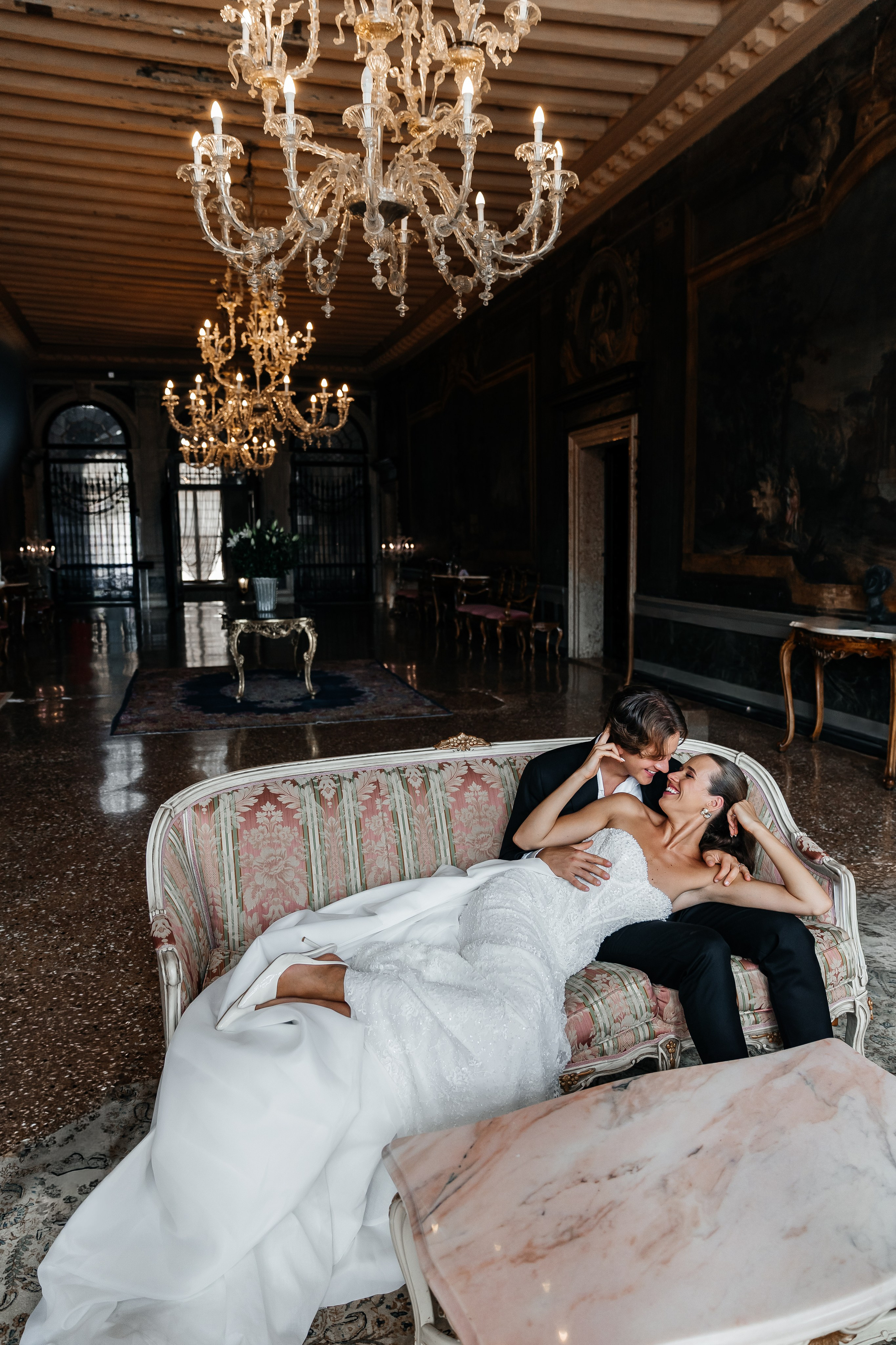 Eleganz im Historischen Schloss. Hochzeits- und Reportagefotograf in München, Bayern, Deutschland. LORAN MEDIA