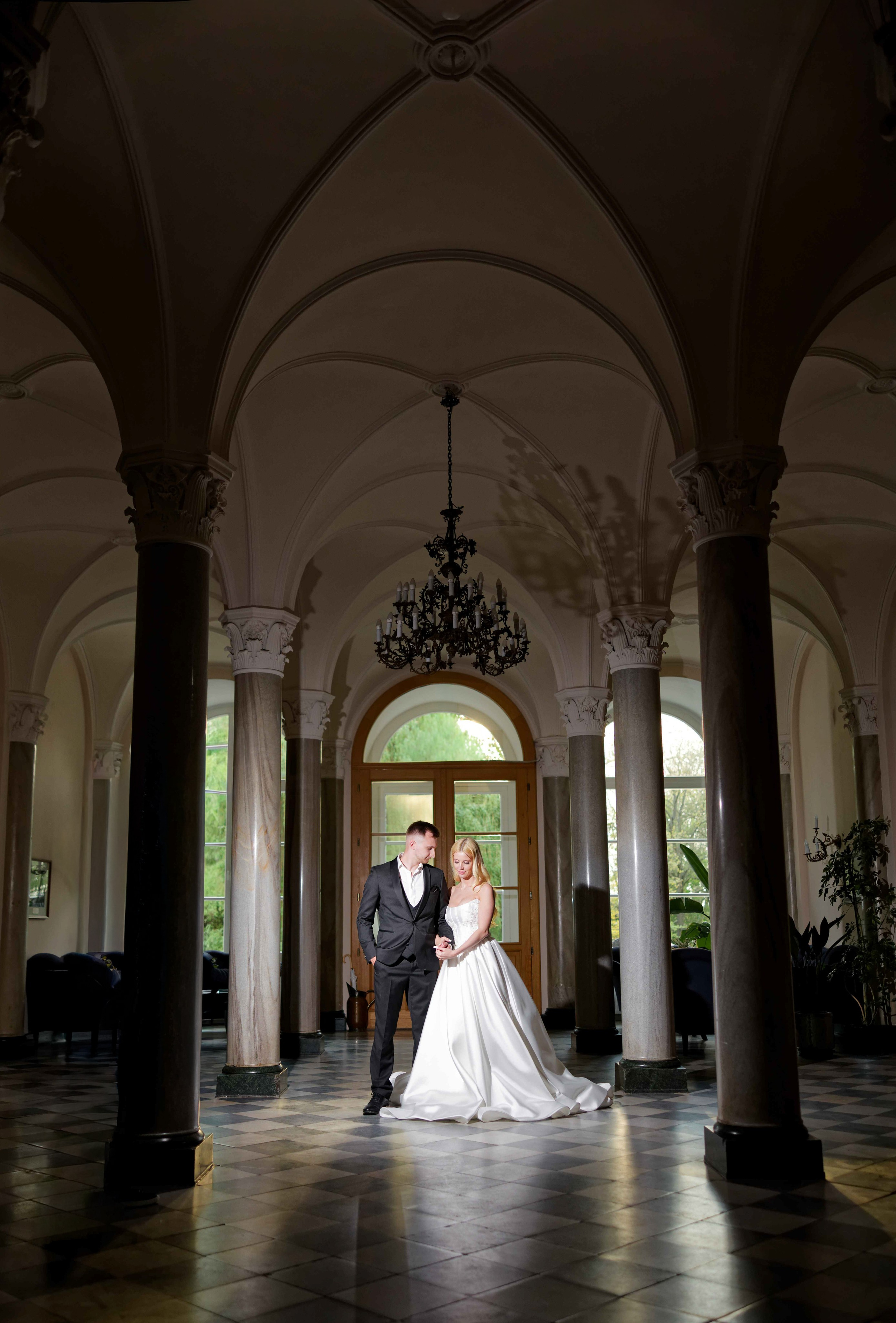 Elegante Schloss-Hochzeit. Свадебный и репортажный фотограф в Мюнхене, Регенсбурге, Баварии и по всей Германии — LORAN MEDIA