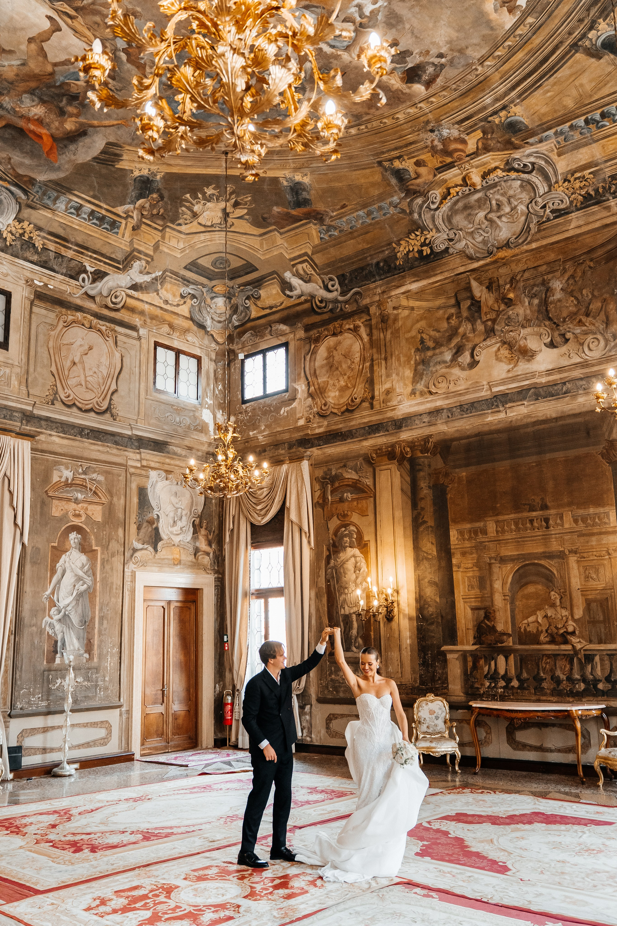 Eleganz im Historischen Schloss. Hochzeits- und Reportagefotograf in München, Bayern, Deutschland. LORAN MEDIA