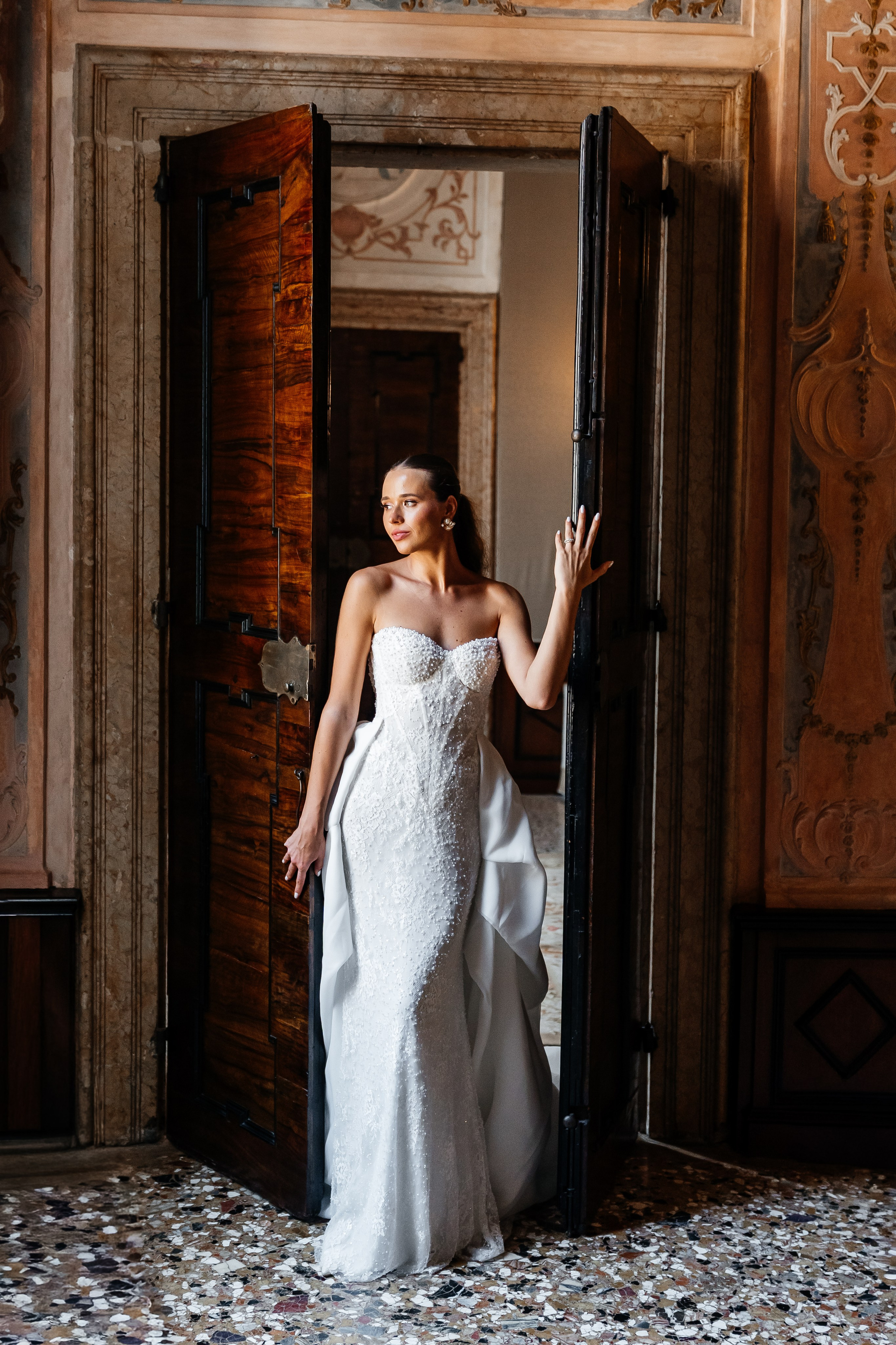 Eleganz im Historischen Schloss. Hochzeits- und Reportagefotograf in München, Bayern, Deutschland. LORAN MEDIA