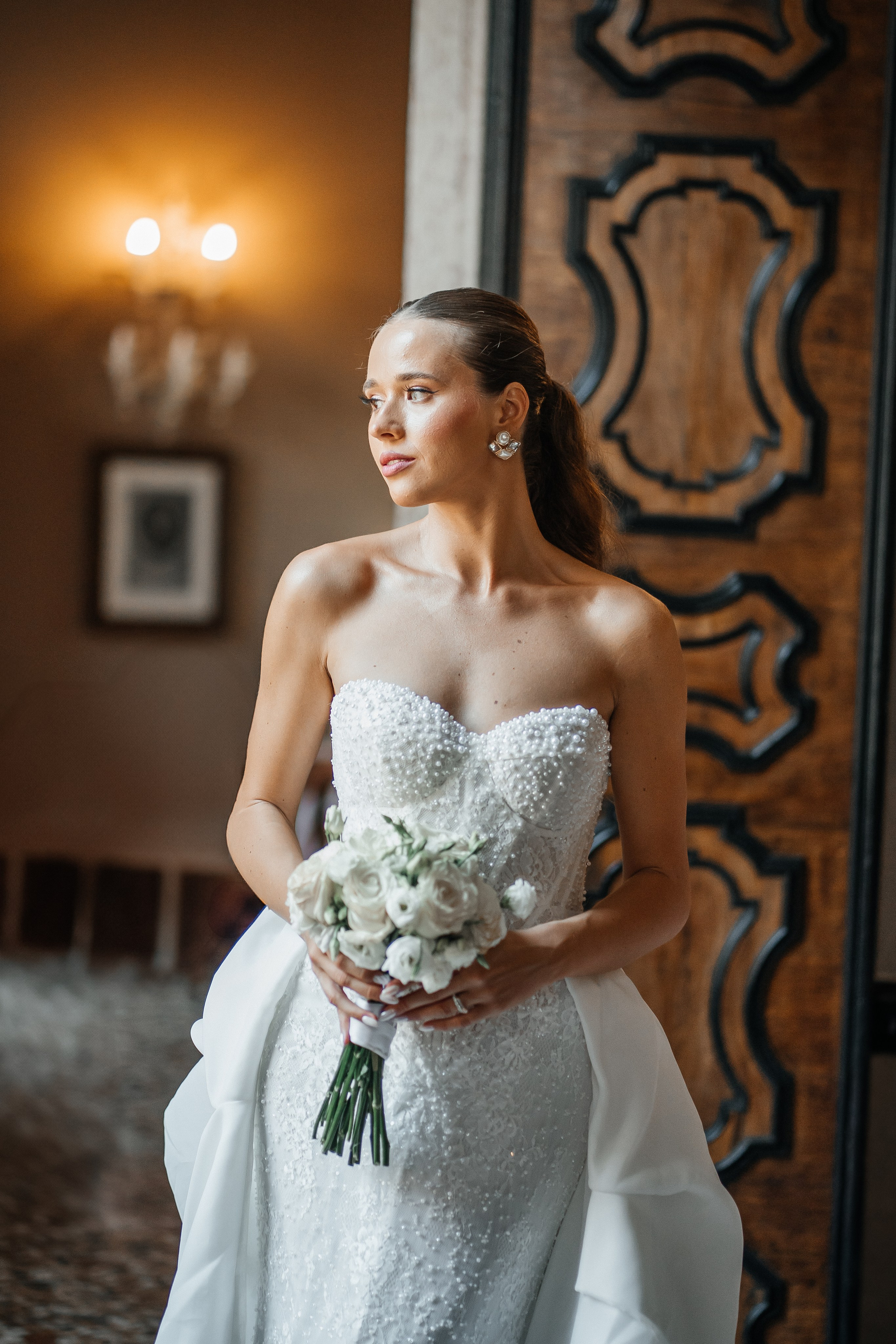 Eleganz im Historischen Schloss. Hochzeits- und Reportagefotograf in München, Bayern, Deutschland. LORAN MEDIA