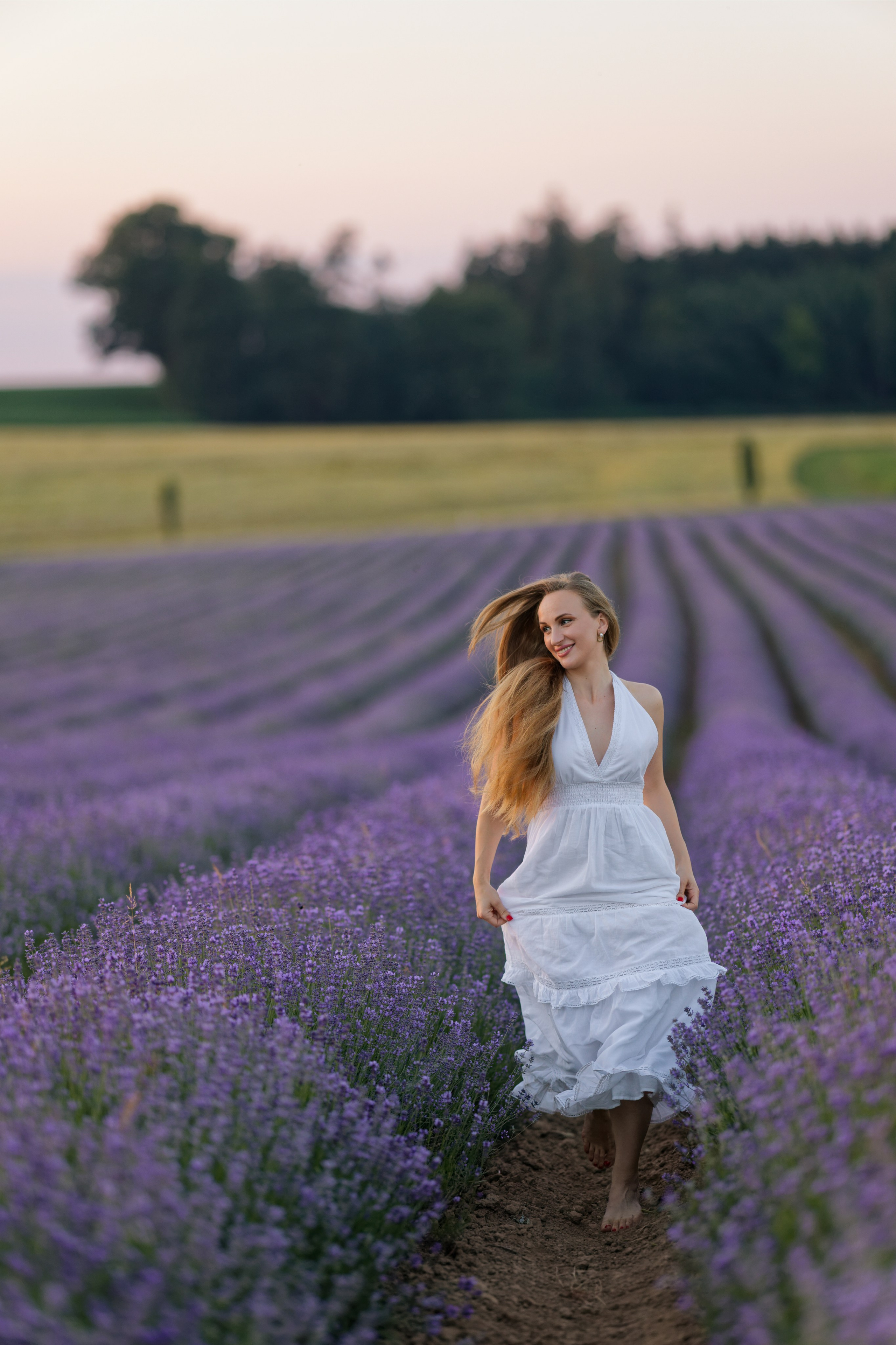 Lavander fild. Wedding and reportage photographer in Munich, Regensburg, Bavaria & all across Germany — LORAN Media