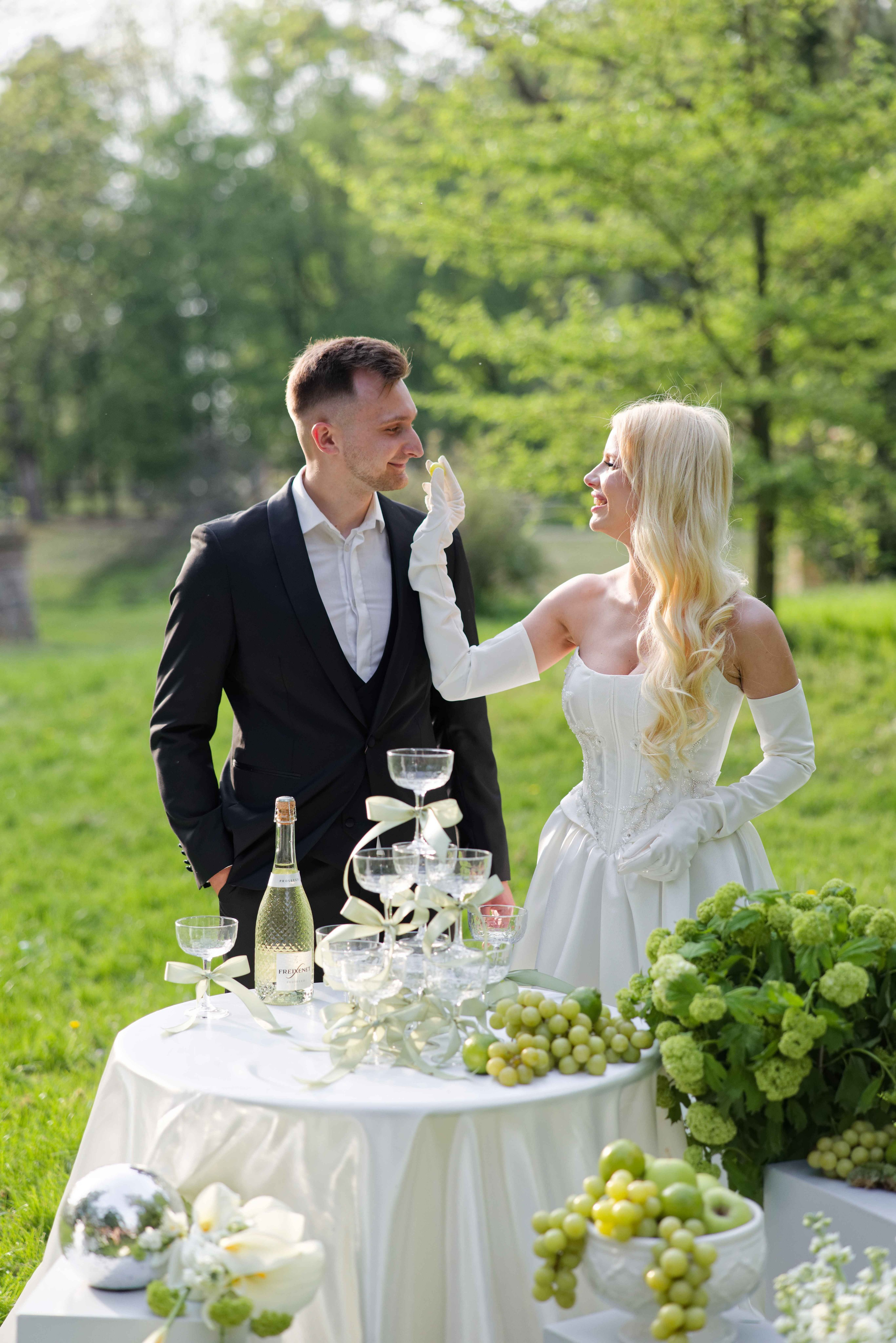 Elegante Schloss-Hochzeit. Свадебный и репортажный фотограф в Мюнхене, Регенсбурге, Баварии и по всей Германии — LORAN MEDIA