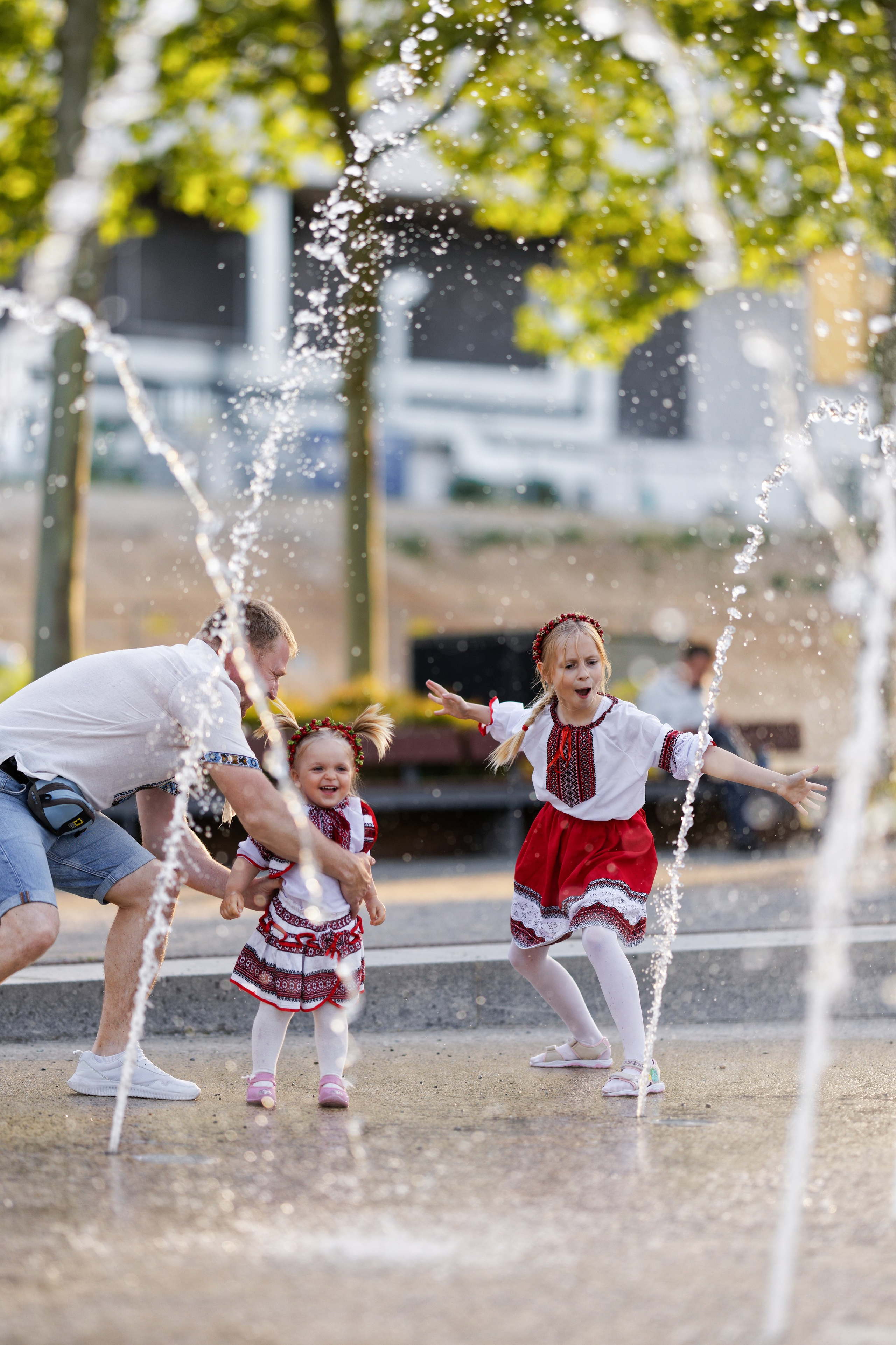 Lachen & Liebe. Wedding and reportage photographer in Munich, Regensburg, Bavaria & all across Germany — LORAN Media