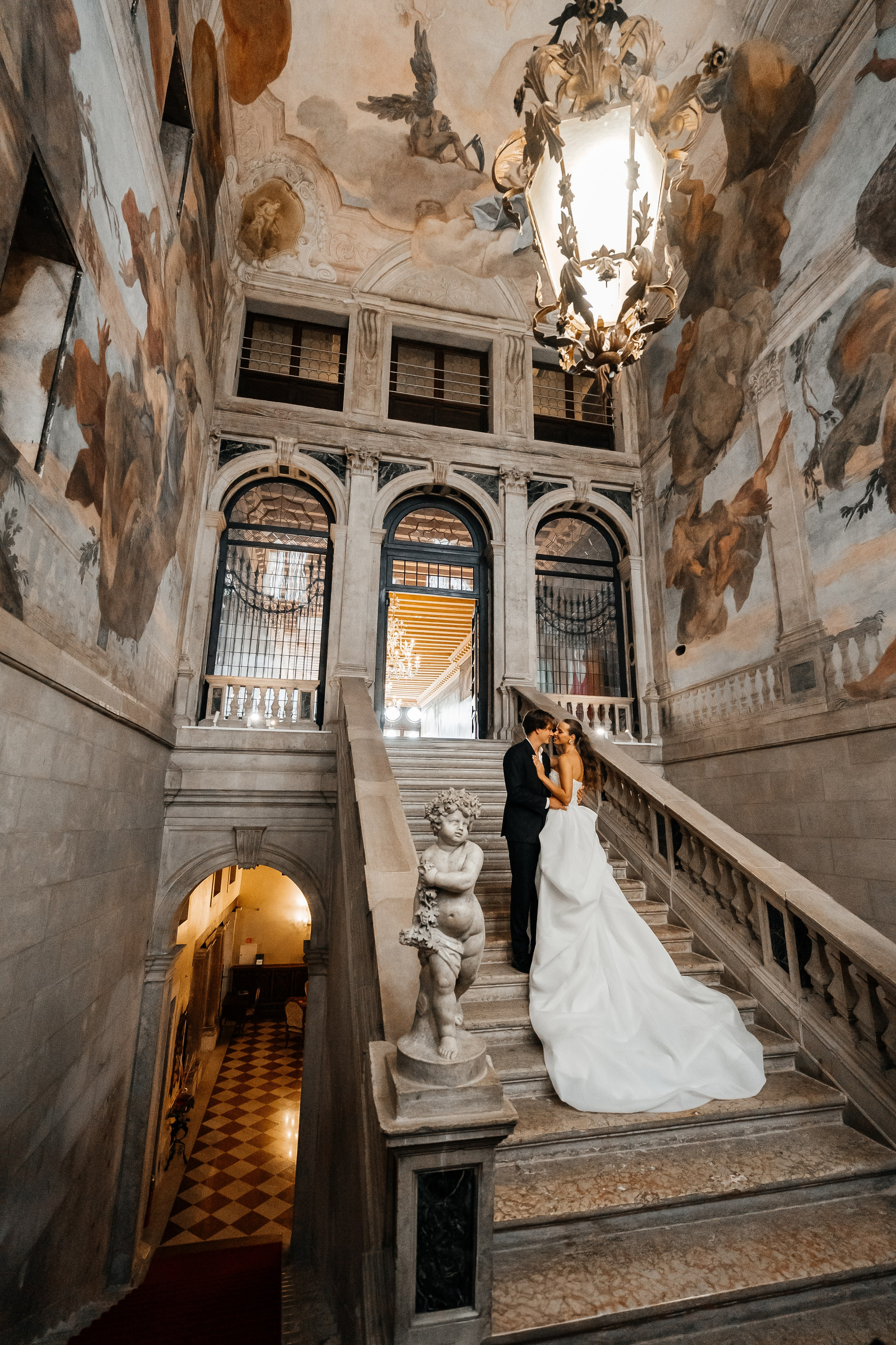 Eleganz im Historischen Schloss. Hochzeits- und Reportagefotograf in München, Bayern, Deutschland. LORAN MEDIA