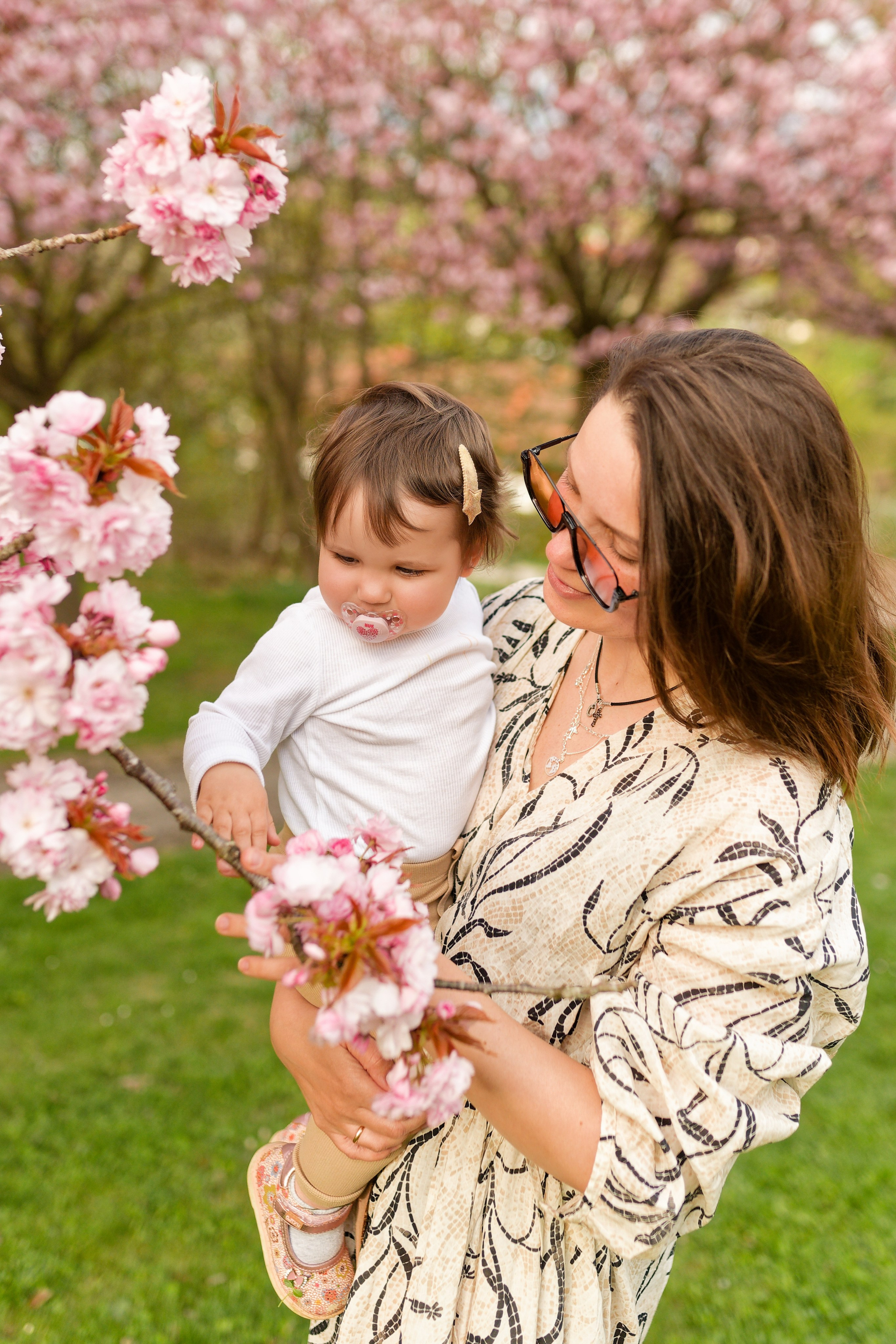Kirschblüten-Familienshooting. Весільний та репортажний фотограф у Мюнхені, Баваріі та по всій Німеччині – LORAN Media