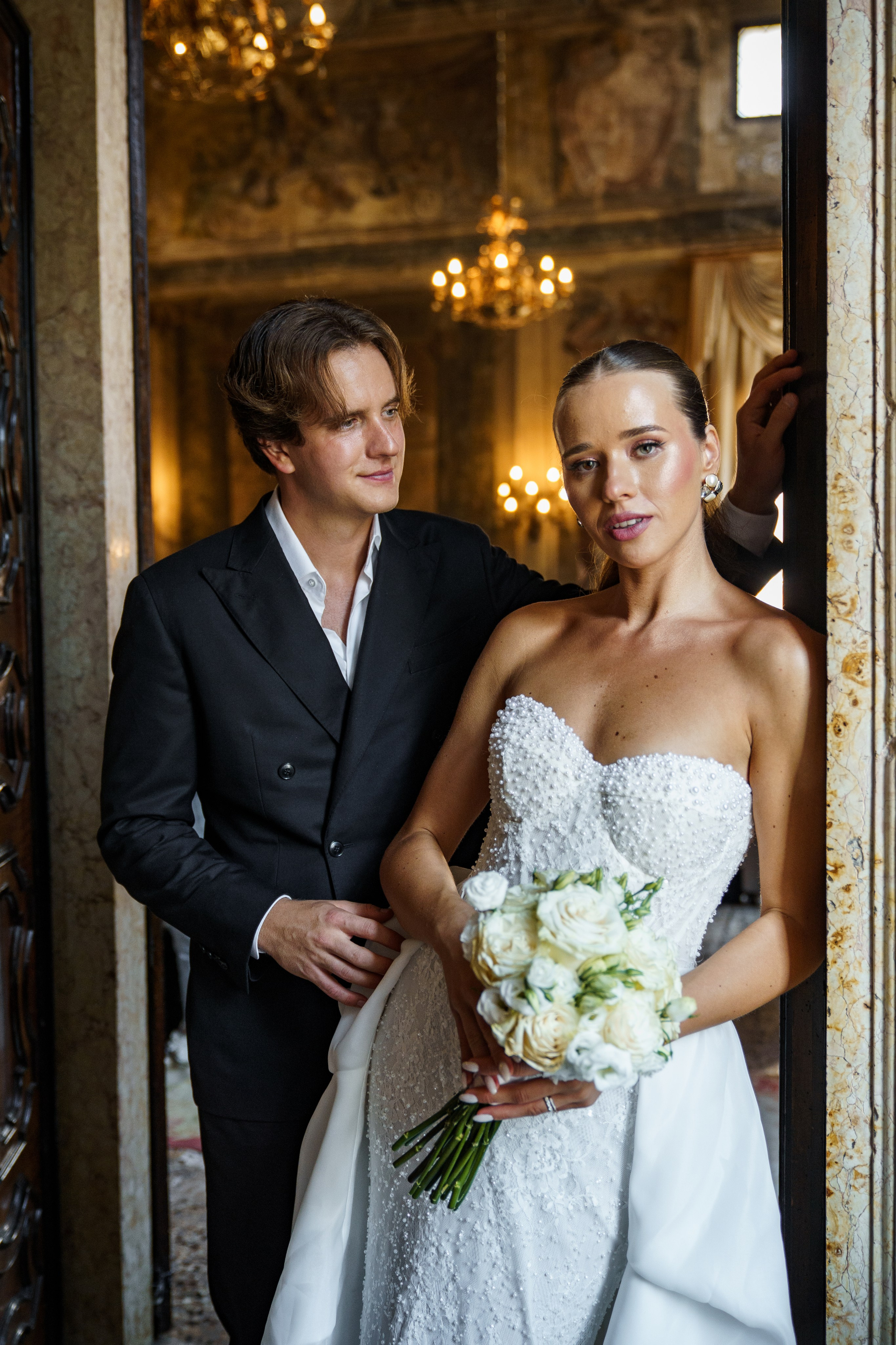 Eleganz im Historischen Schloss. Hochzeits- und Reportagefotograf in München, Bayern, Deutschland. LORAN MEDIA
