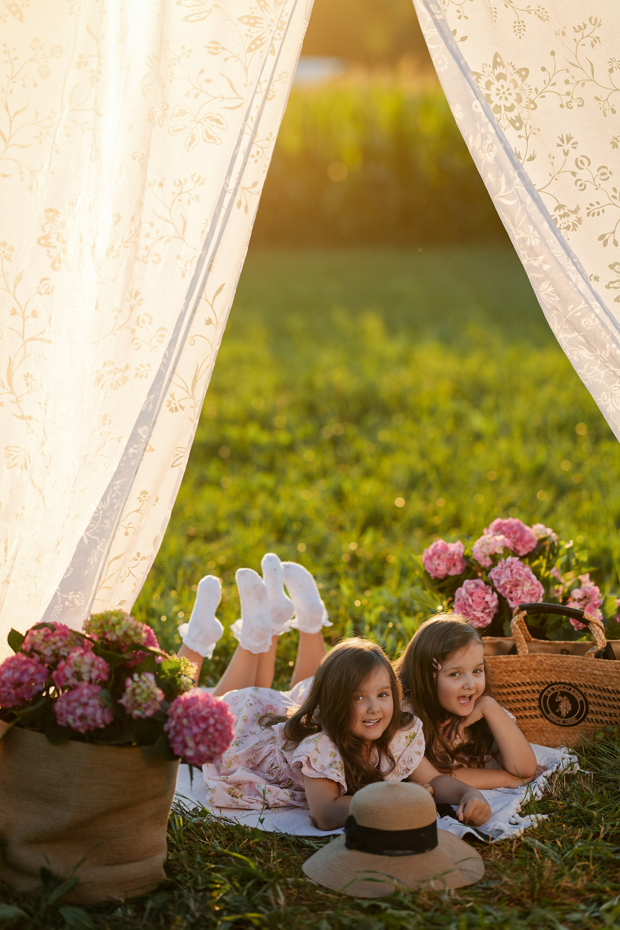 Sommerglück auf dem Feld. Wedding and reportage photographer in Munich, Regensburg, Bavaria & all across Germany — LORAN Media