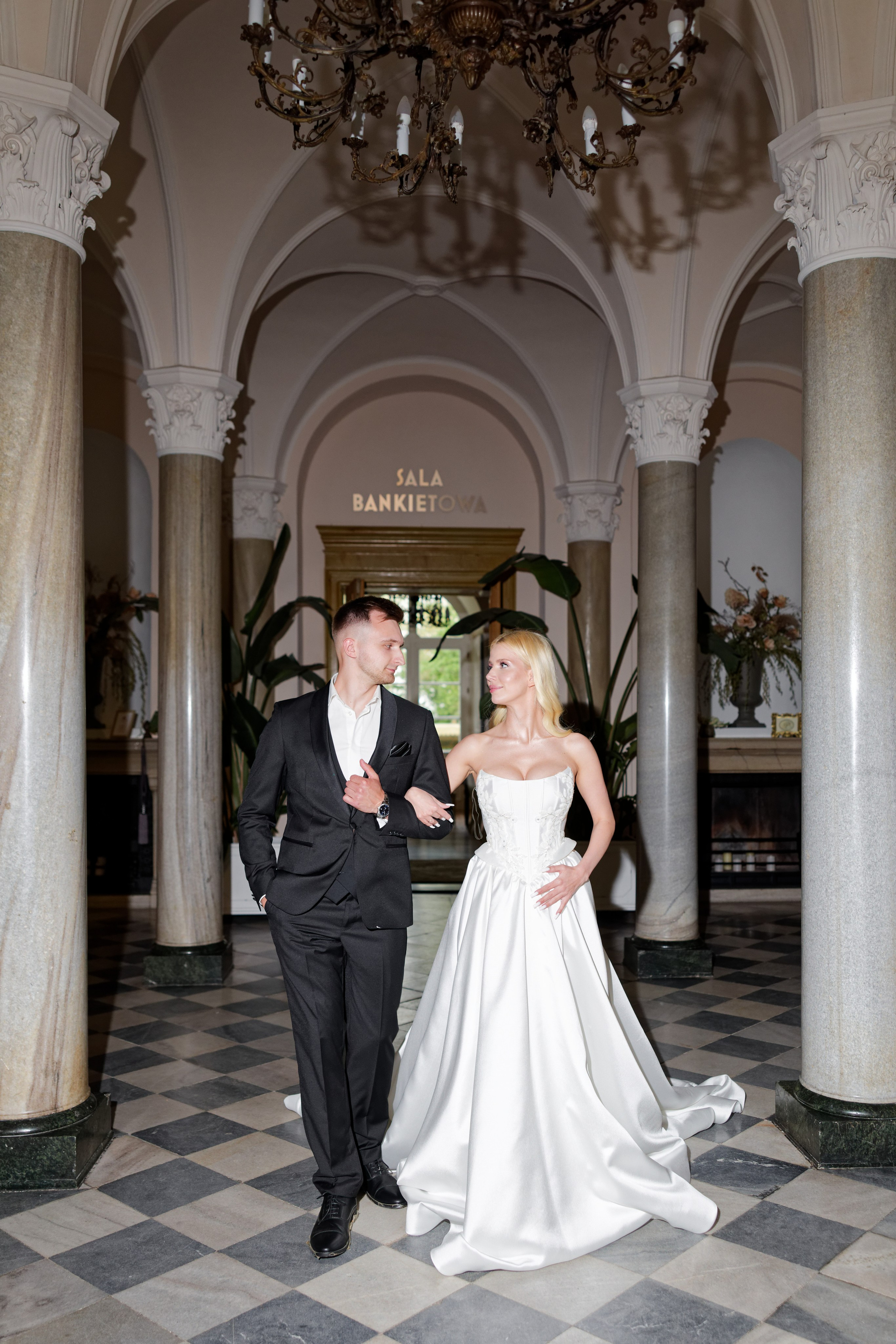 Elegante Schloss-Hochzeit. Свадебный и репортажный фотограф в Мюнхене, Регенсбурге, Баварии и по всей Германии — LORAN MEDIA