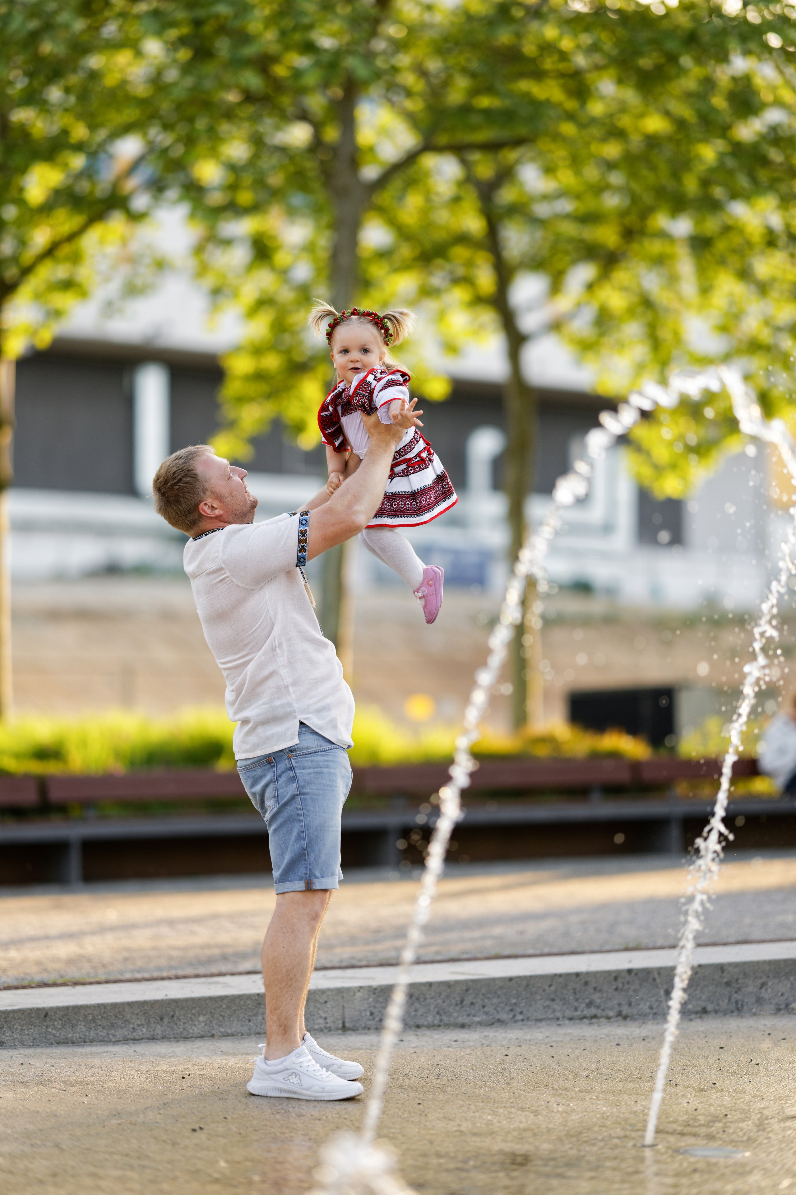 Lachen & Liebe. Wedding and reportage photographer in Munich, Regensburg, Bavaria & all across Germany — LORAN Media