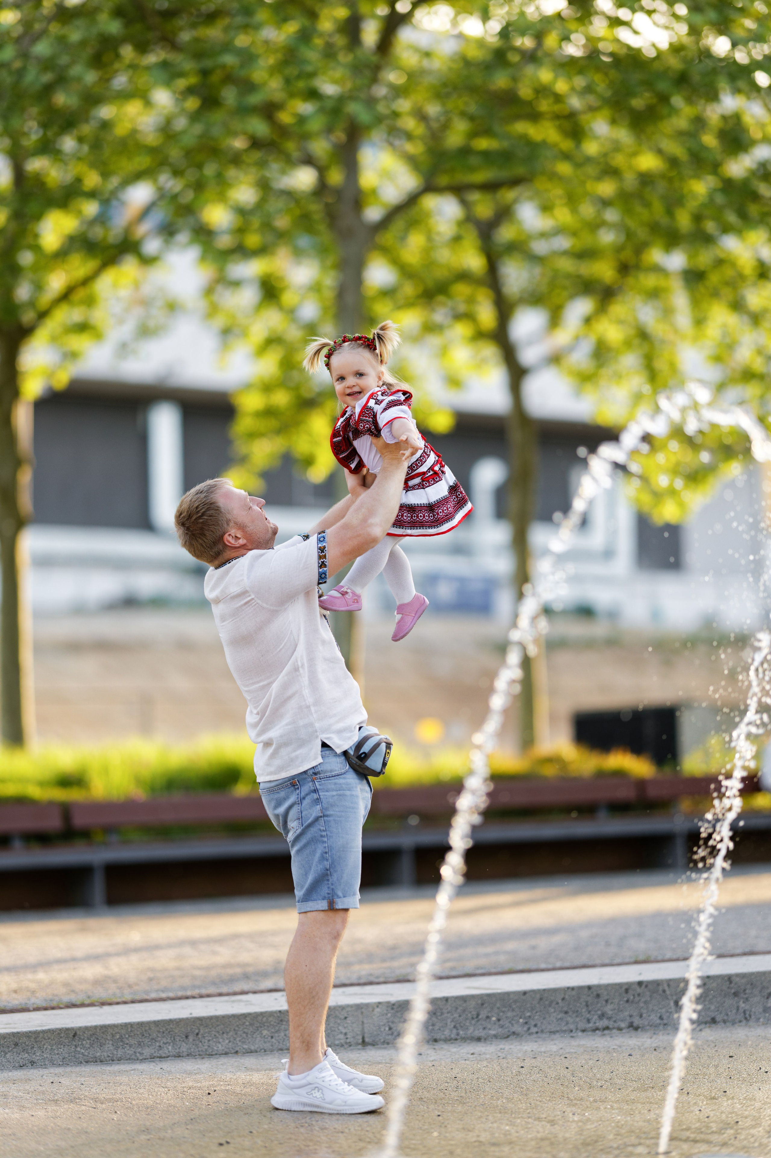 Lachen & Liebe. Wedding and reportage photographer in Munich, Regensburg, Bavaria & all across Germany — LORAN Media
