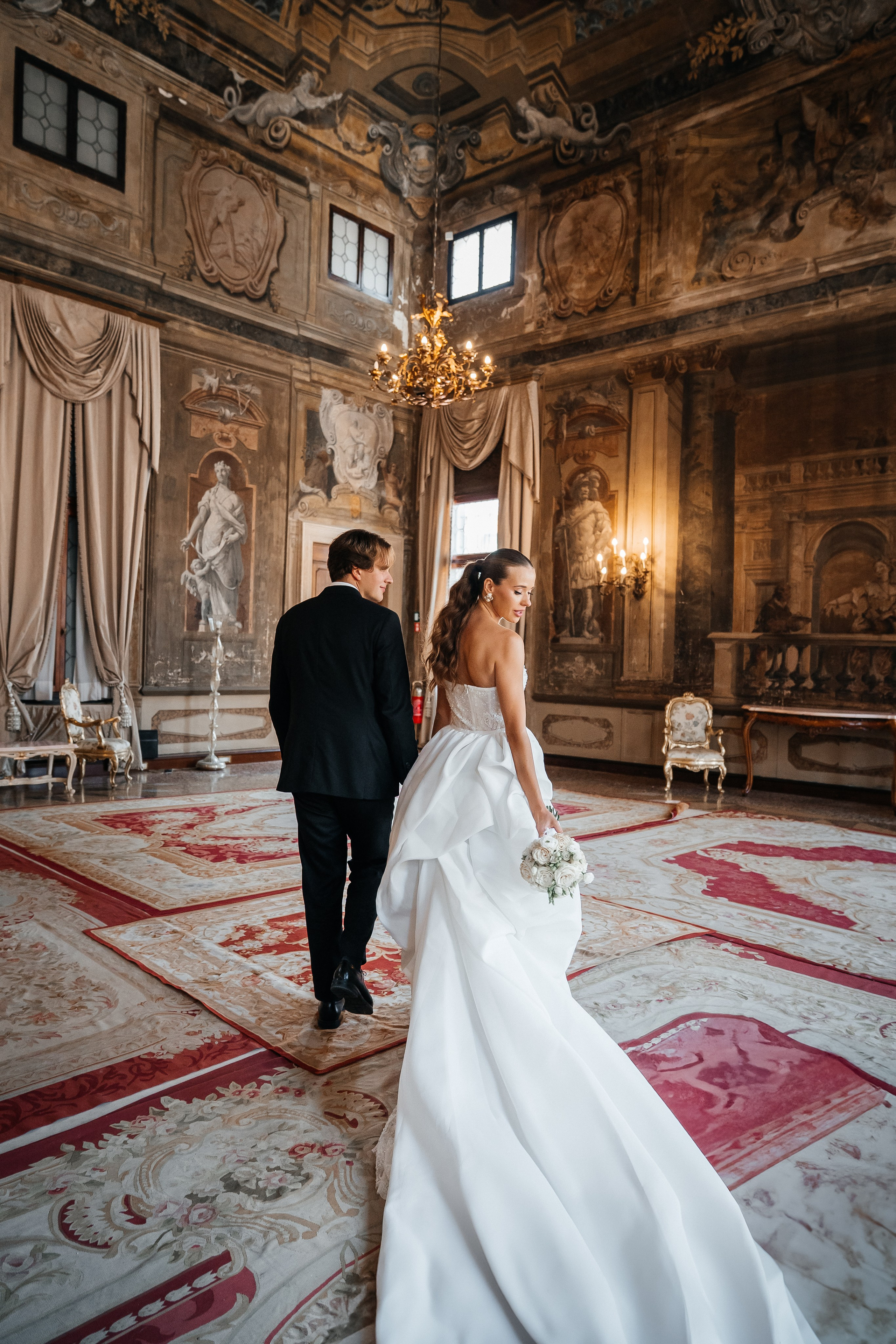 Eleganz im Historischen Schloss. Hochzeits- und Reportagefotograf in München, Bayern, Deutschland. LORAN MEDIA