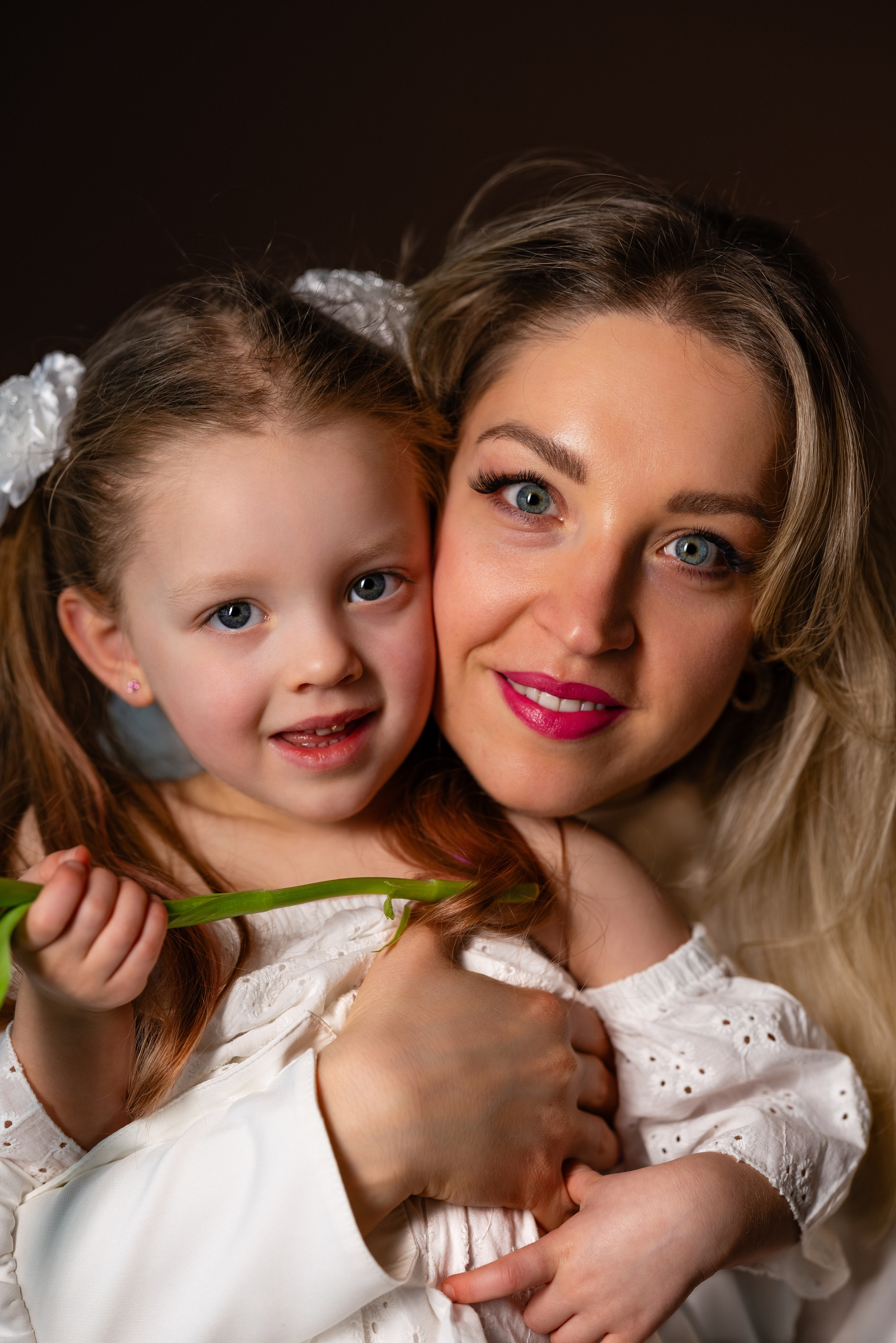 Sofia und Alina. Hochzeits- und Reportagefotograf in München, Bayern, Deutschland. LORAN MEDIA