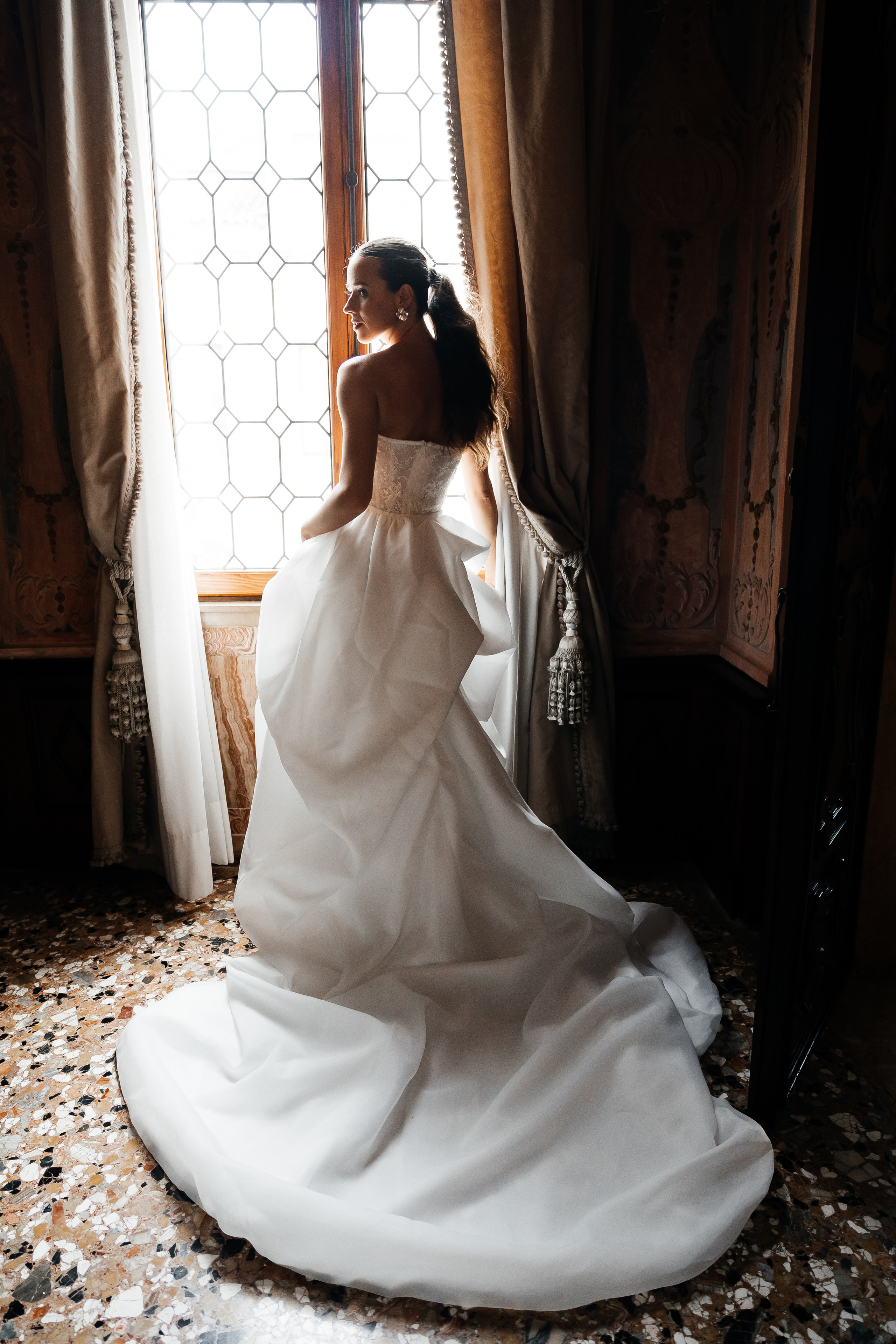 Eleganz im Historischen Schloss. Hochzeits- und Reportagefotograf in München, Bayern, Deutschland. LORAN MEDIA