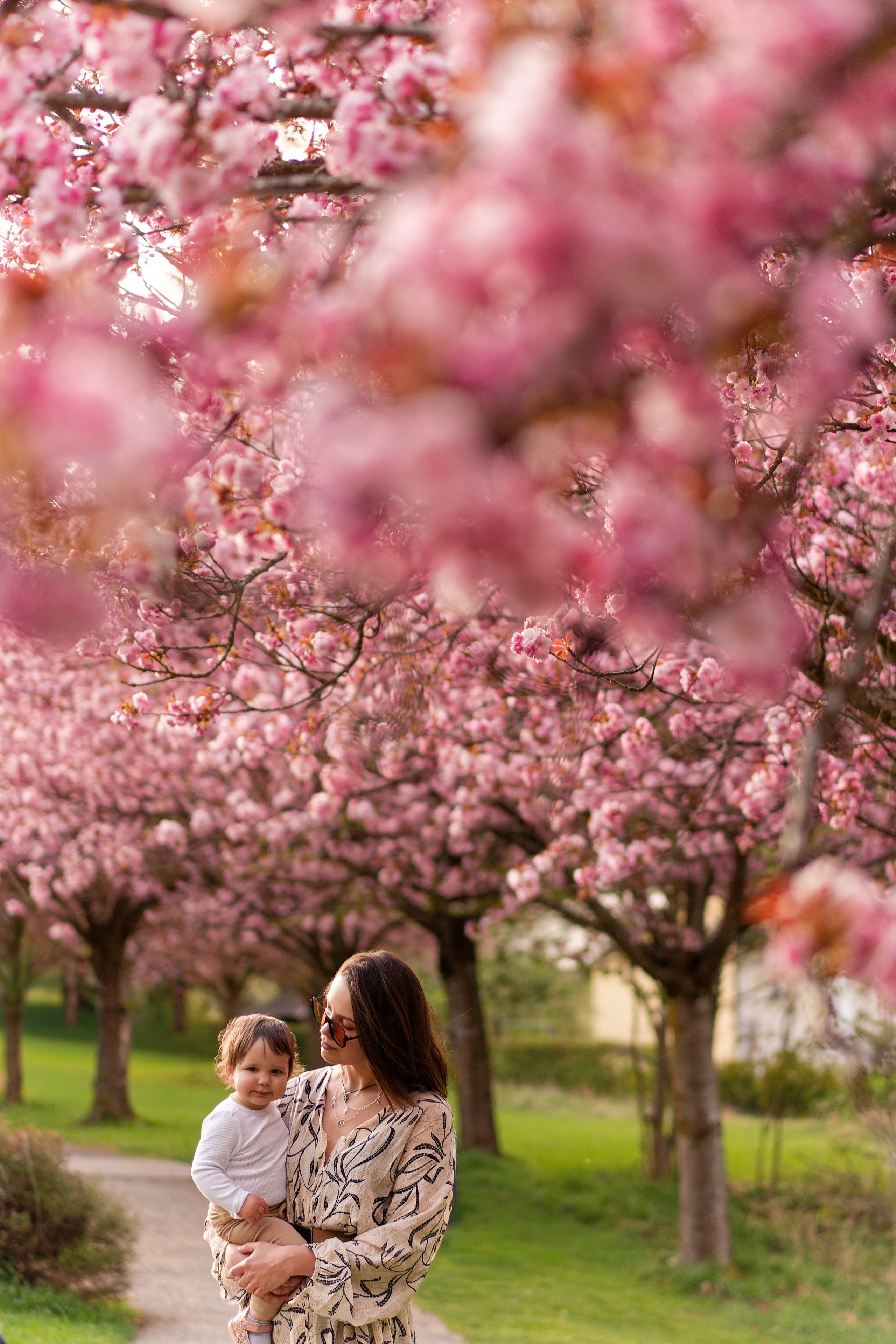 Kirschblüten-Familienshooting. Весільний та репортажний фотограф у Мюнхені, Баваріі та по всій Німеччині – LORAN Media