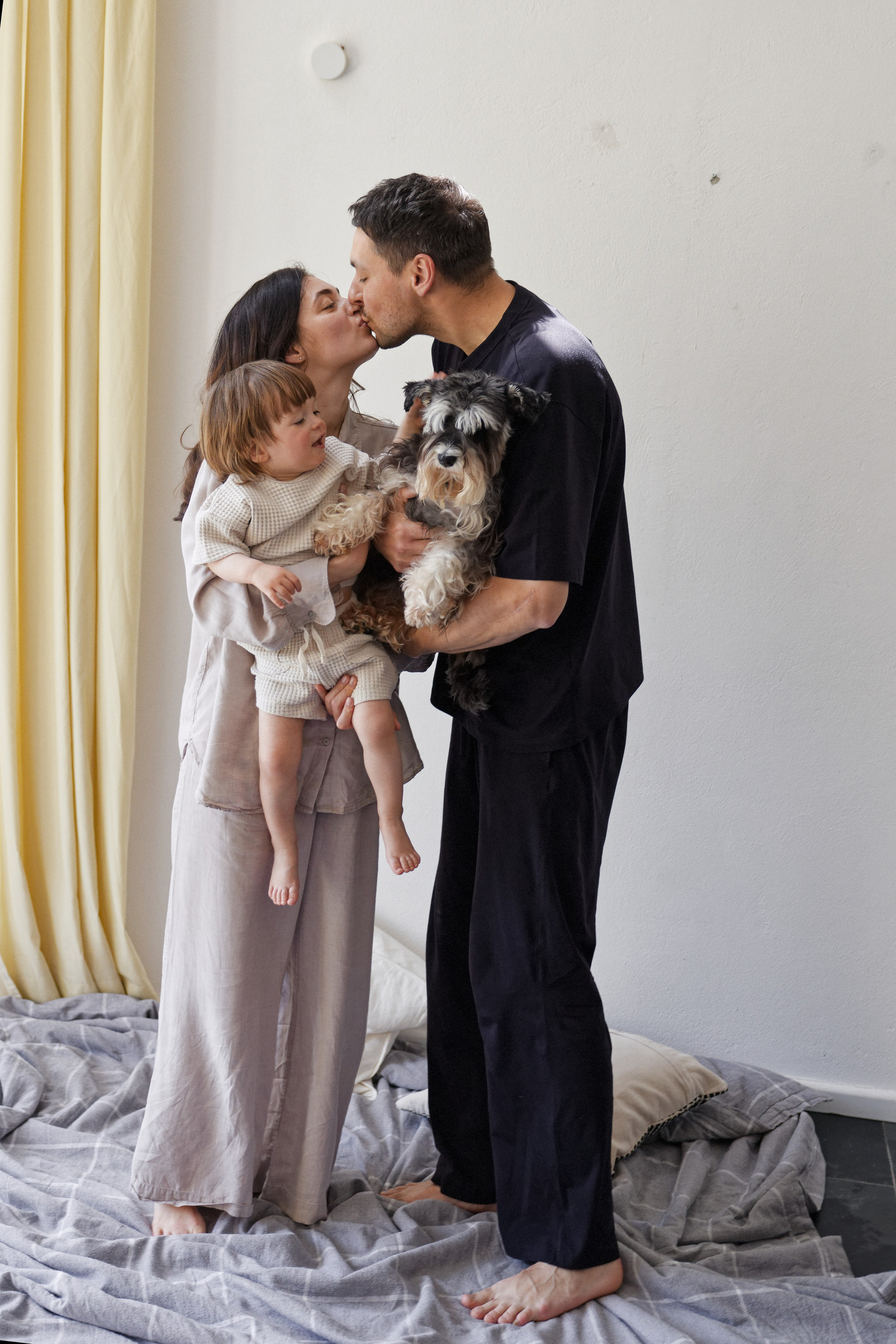 Gemütlicher Morgen Zuhause. Wedding and reportage photographer in Munich, Regensburg, Bavaria & all across Germany — LORAN Media