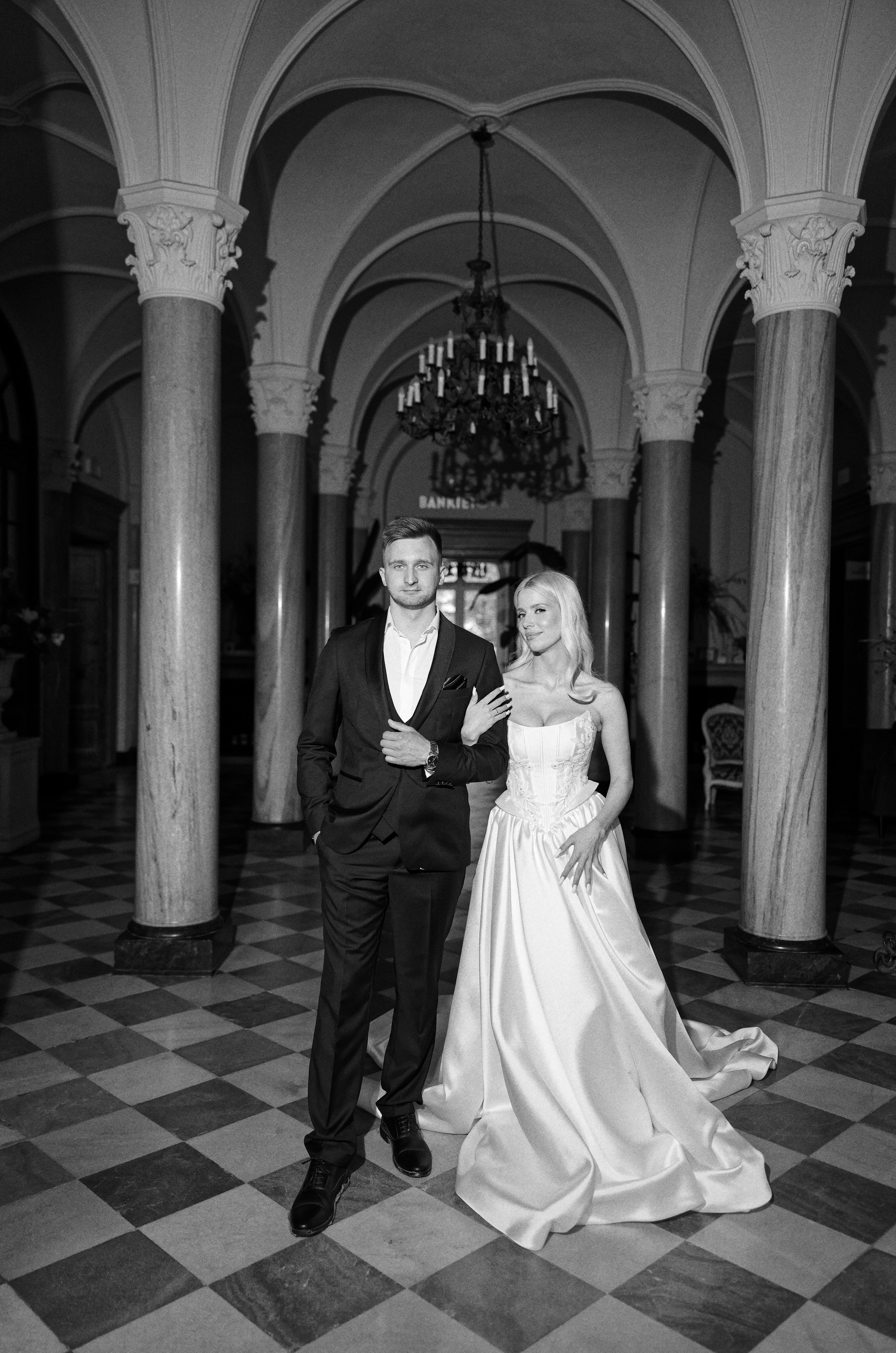 Elegante Schloss-Hochzeit. Свадебный и репортажный фотограф в Мюнхене, Регенсбурге, Баварии и по всей Германии — LORAN MEDIA