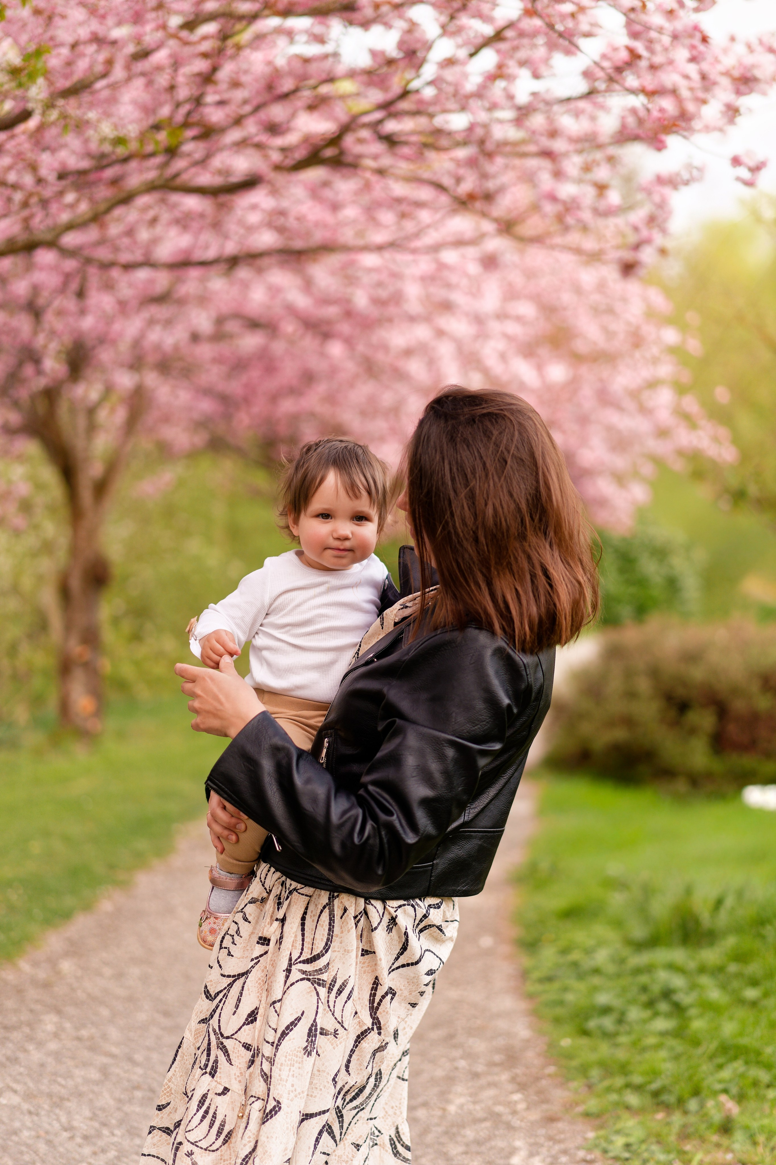 Kirschblüten-Familienshooting. Весільний та репортажний фотограф у Мюнхені, Баваріі та по всій Німеччині – LORAN Media