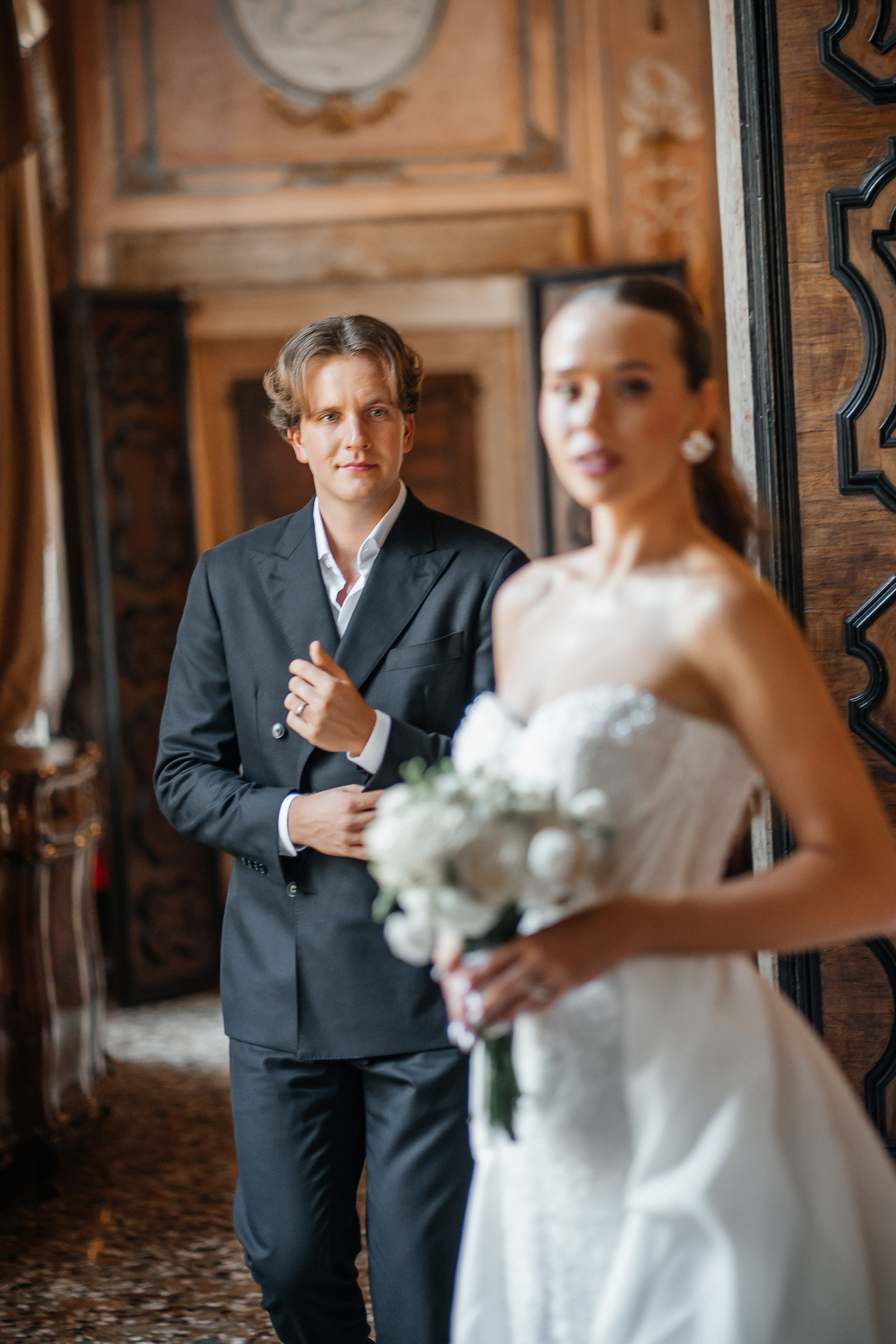 Eleganz im Historischen Schloss. Hochzeits- und Reportagefotograf in München, Bayern, Deutschland. LORAN MEDIA