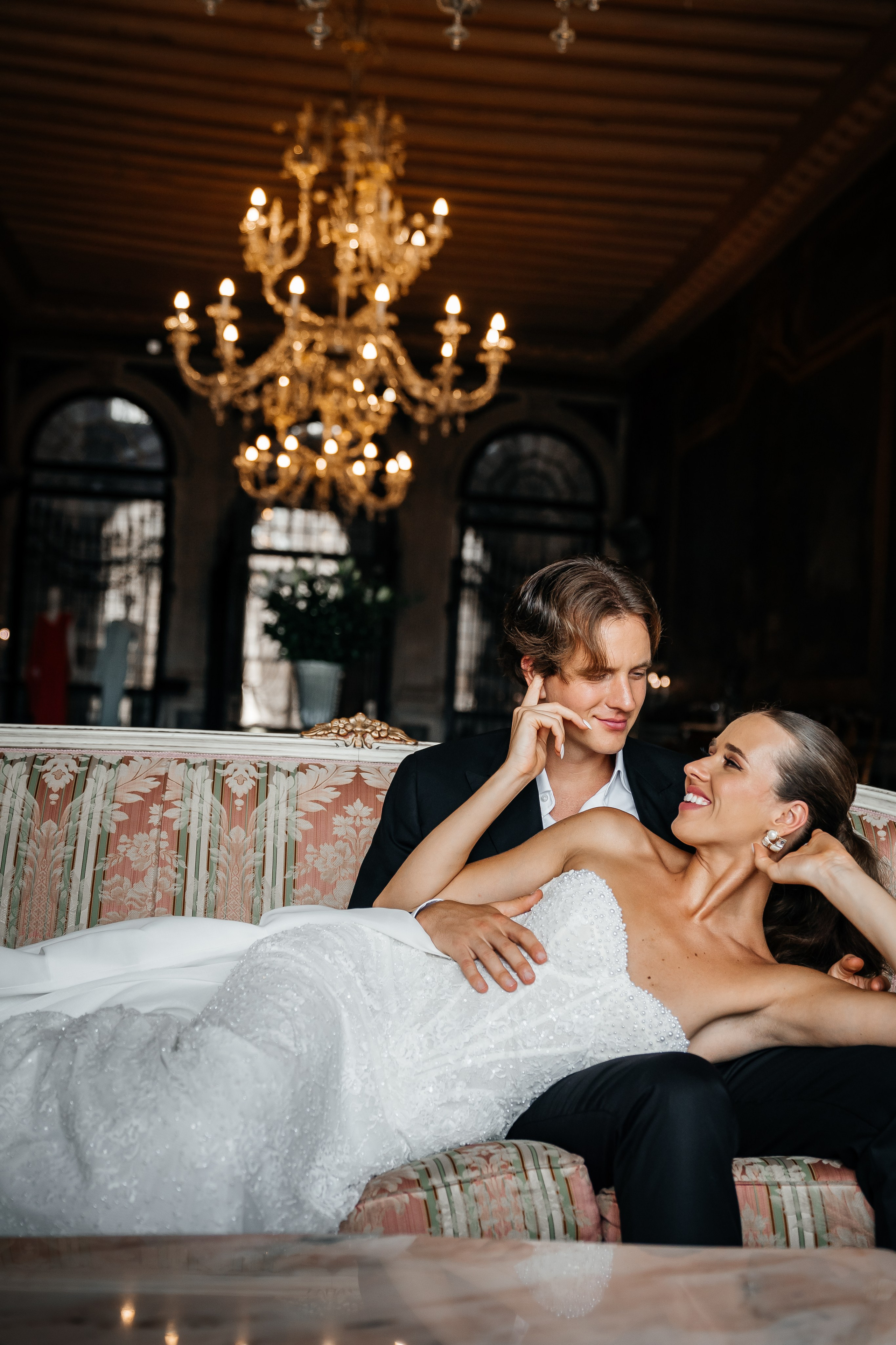 Eleganz im Historischen Schloss. Hochzeits- und Reportagefotograf in München, Bayern, Deutschland. LORAN MEDIA