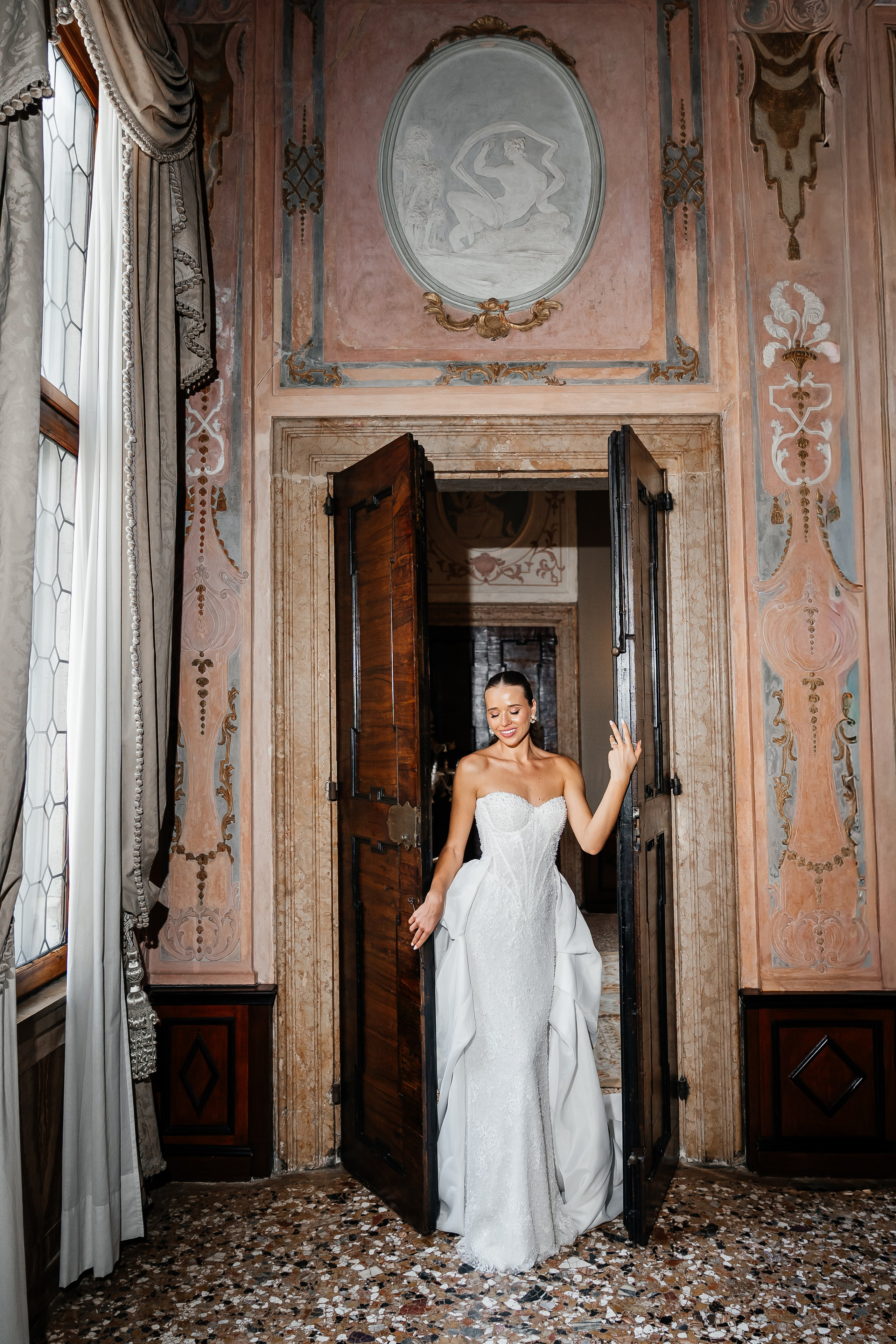 Eleganz im Historischen Schloss. Hochzeits- und Reportagefotograf in München, Bayern, Deutschland. LORAN MEDIA