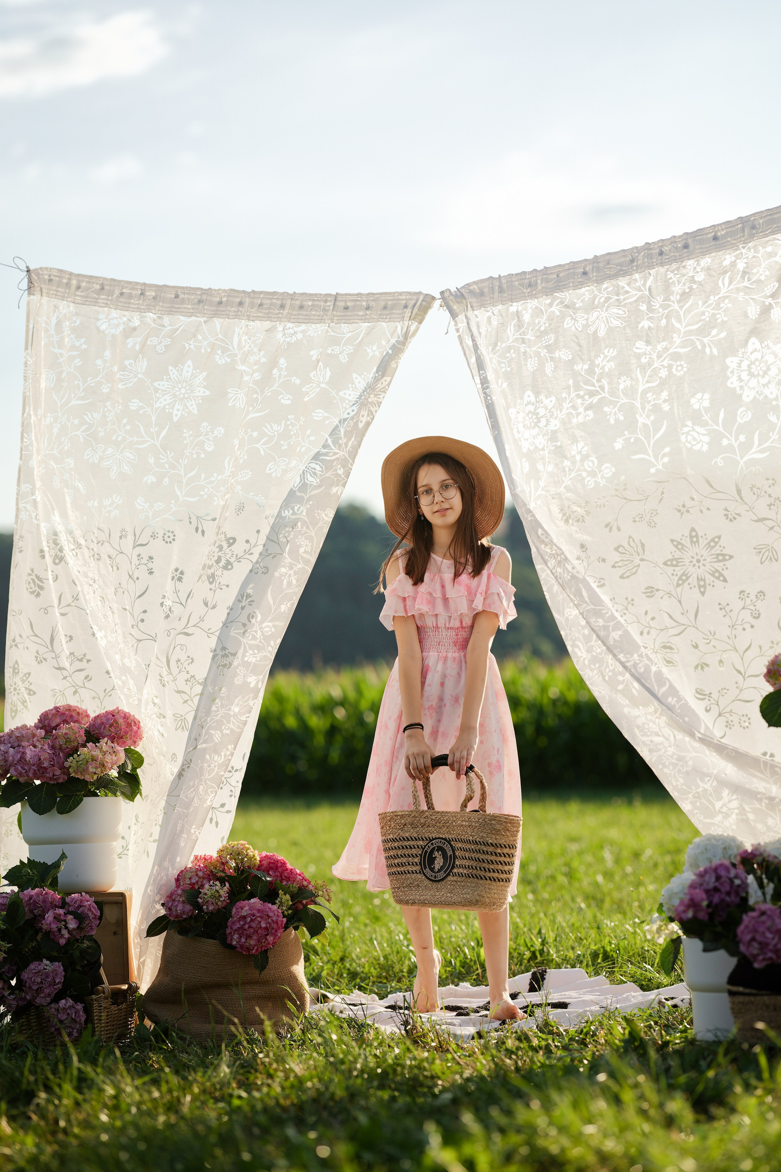 Sommerglück auf dem Feld. Wedding and reportage photographer in Munich, Regensburg, Bavaria & all across Germany — LORAN Media