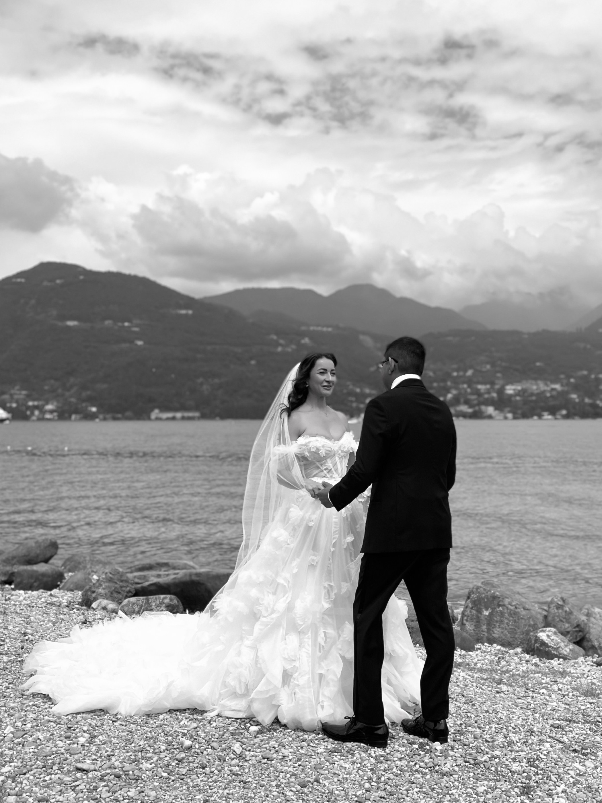 Traumhochzeit auf der Schlossinsel. Hochzeits- und Reportagefotograf in München, Bayern, Deutschland. LORAN MEDIA