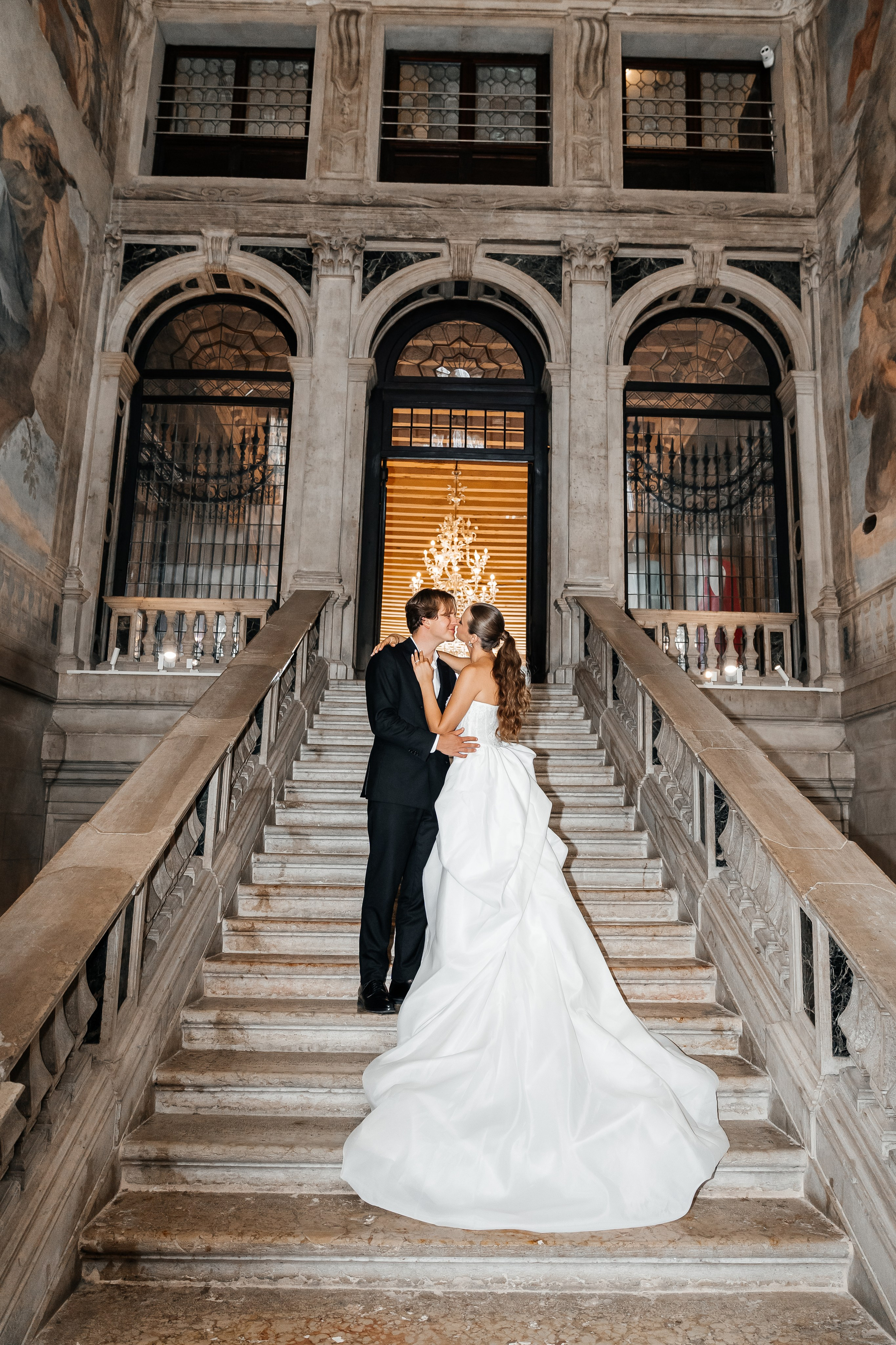Eleganz im Historischen Schloss. Hochzeits- und Reportagefotograf in München, Bayern, Deutschland. LORAN MEDIA