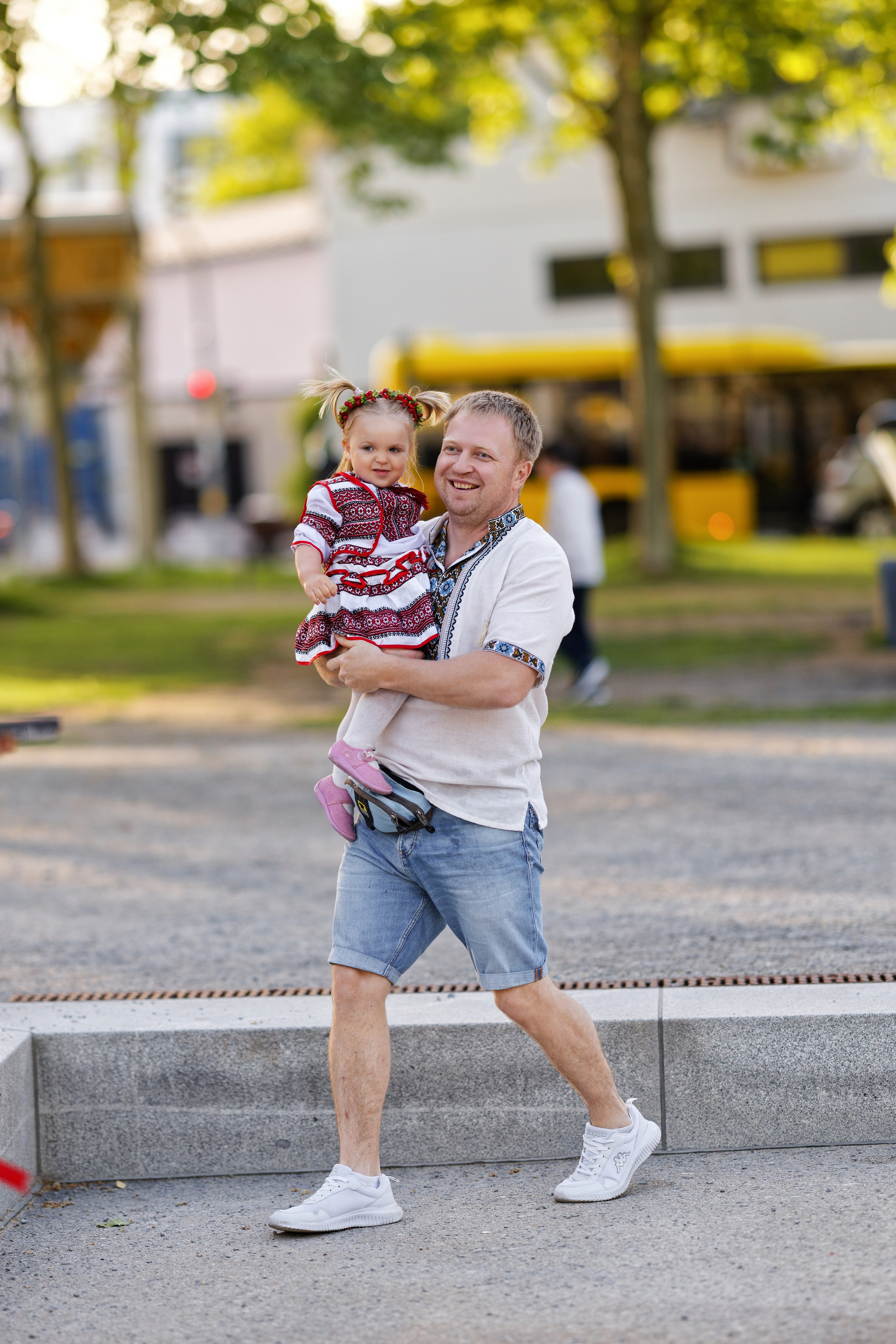 Lachen & Liebe. Wedding and reportage photographer in Munich, Regensburg, Bavaria & all across Germany — LORAN Media