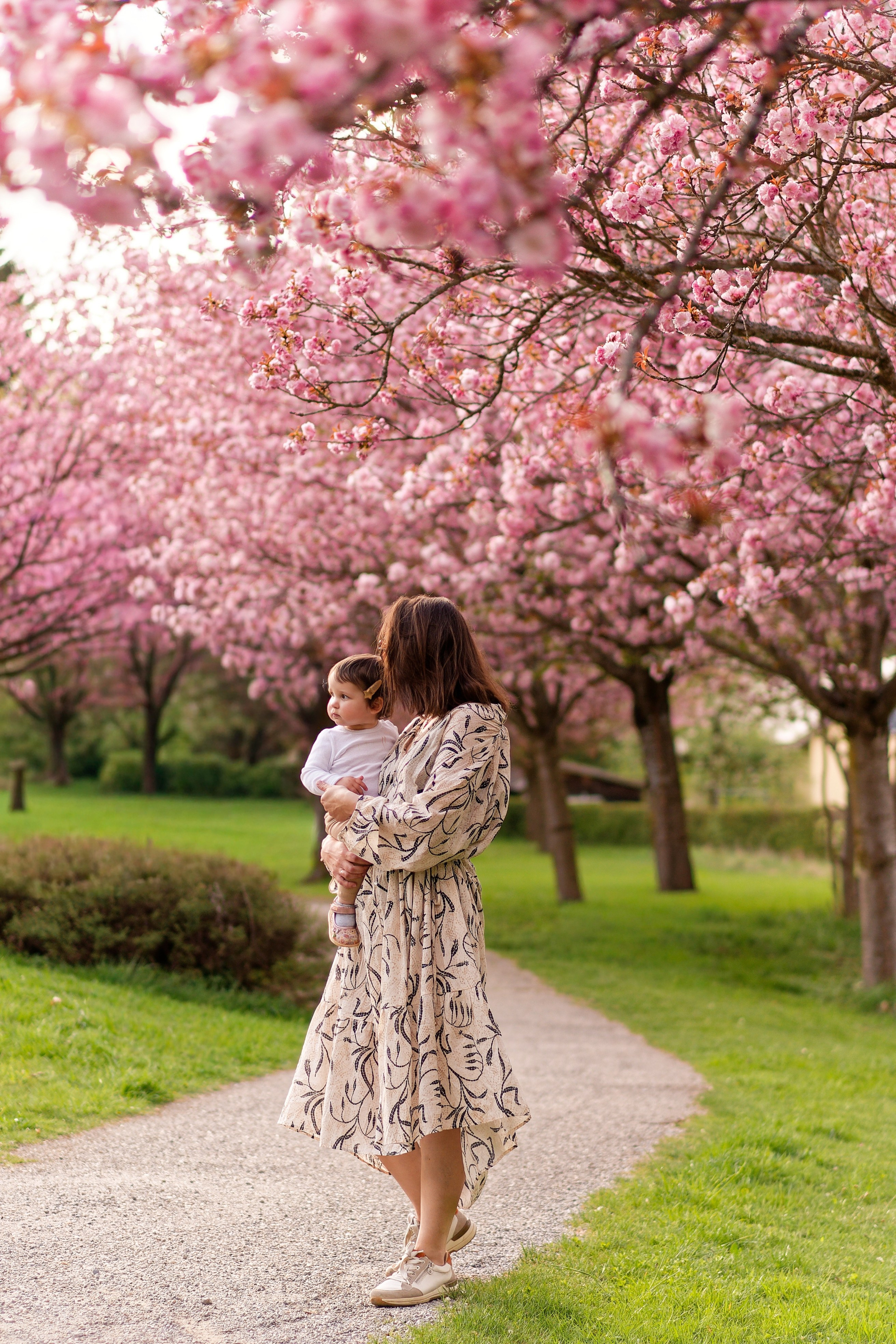 Kirschblüten-Familienshooting. Весільний та репортажний фотограф у Мюнхені, Баваріі та по всій Німеччині – LORAN Media