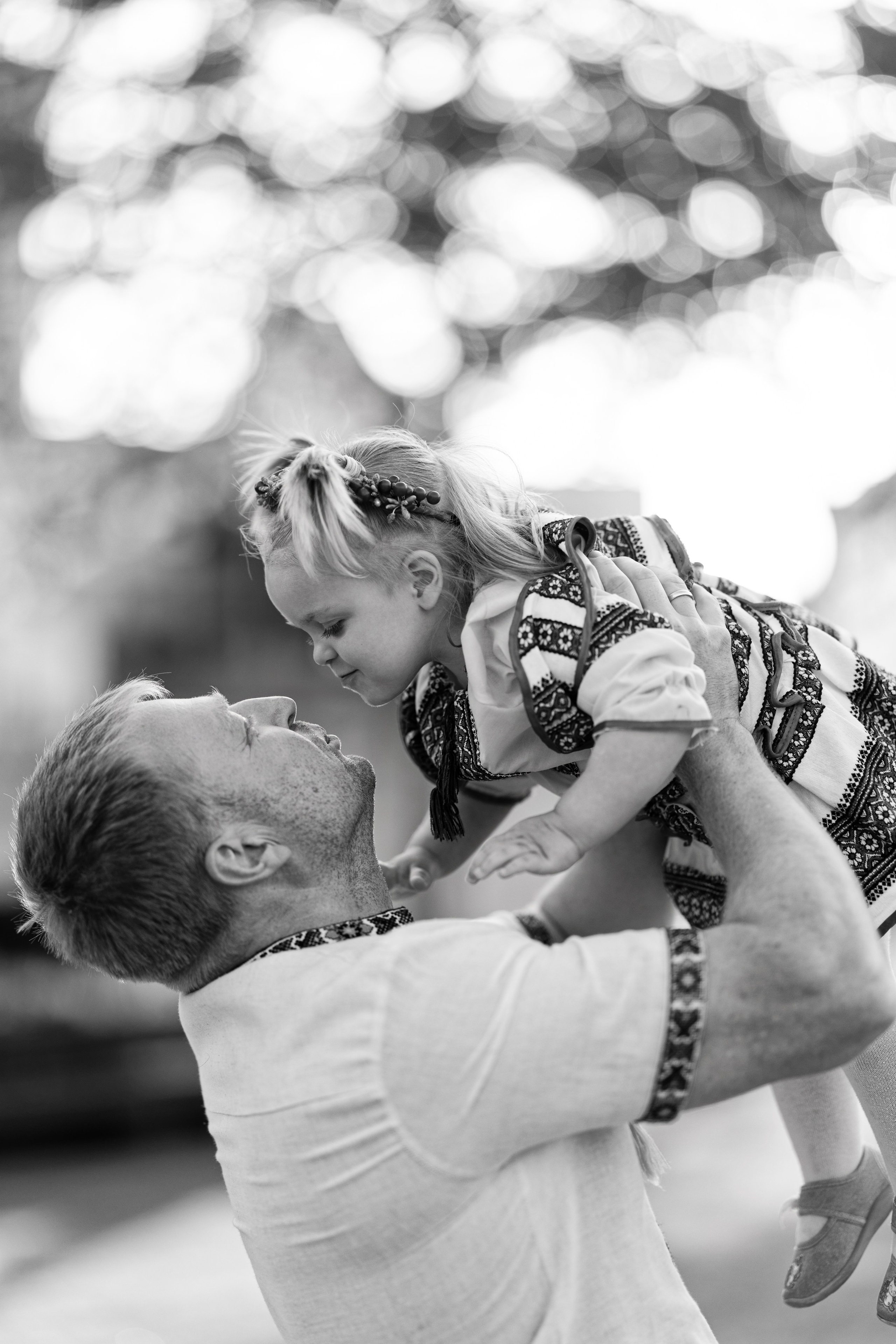 Lachen & Liebe. Wedding and reportage photographer in Munich, Regensburg, Bavaria & all across Germany — LORAN Media
