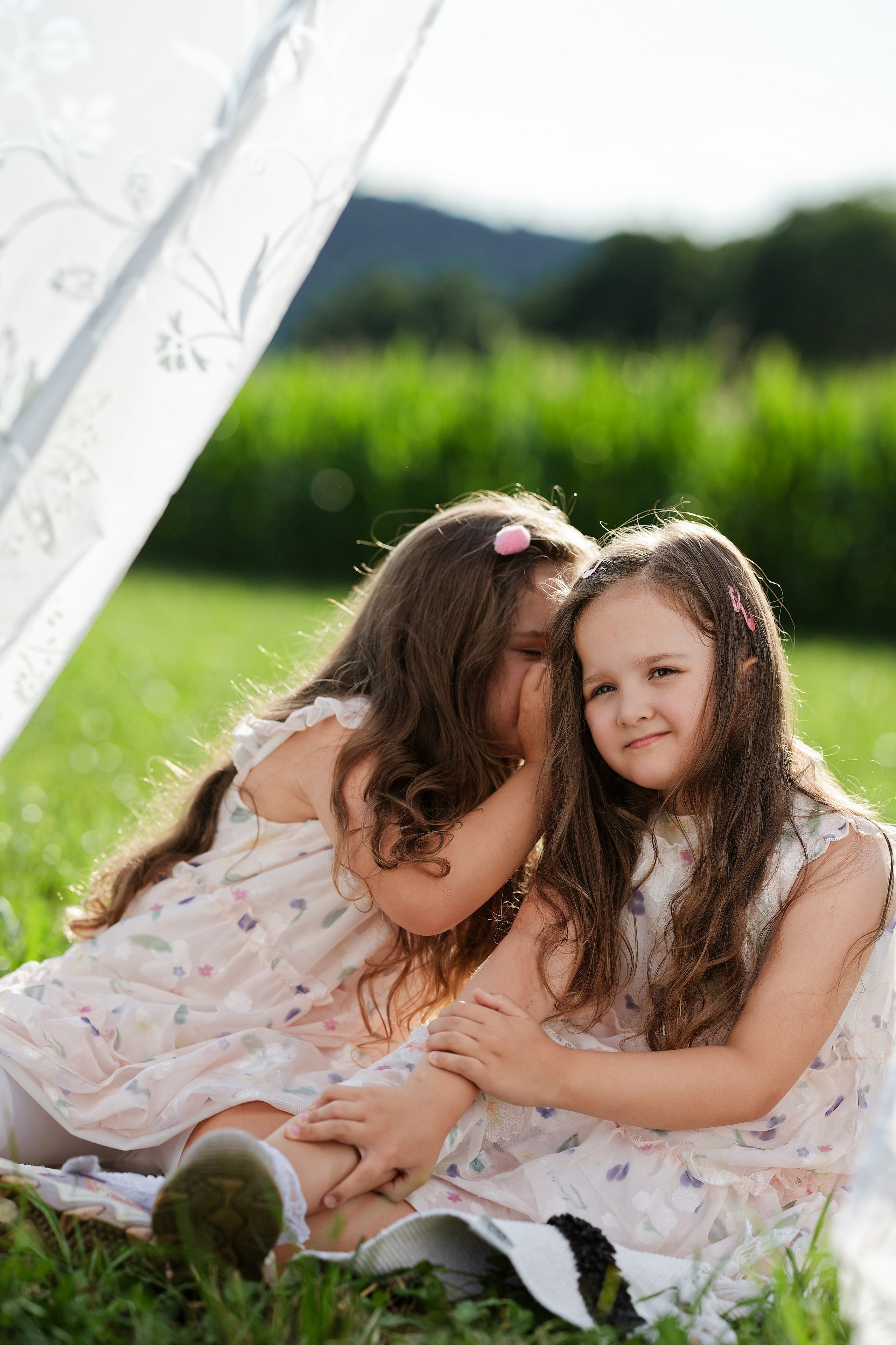 Sommerglück auf dem Feld. Wedding and reportage photographer in Munich, Regensburg, Bavaria & all across Germany — LORAN Media