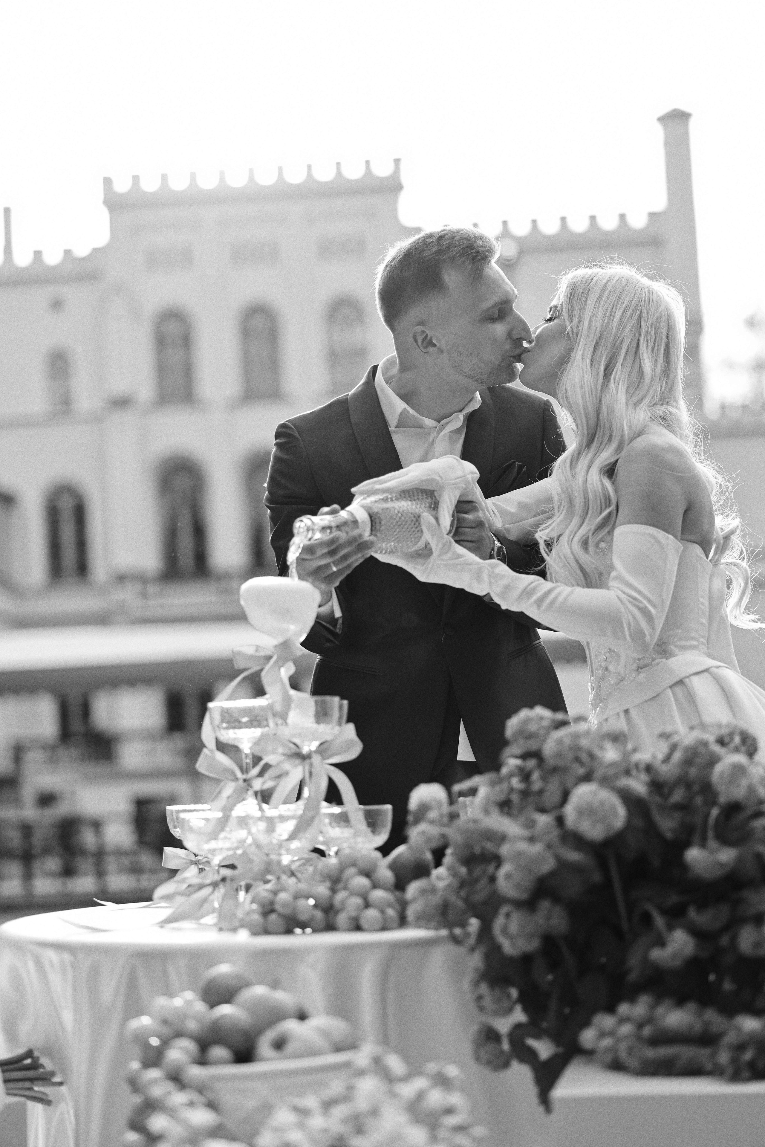 Elegante Schloss-Hochzeit. Свадебный и репортажный фотограф в Мюнхене, Регенсбурге, Баварии и по всей Германии — LORAN MEDIA