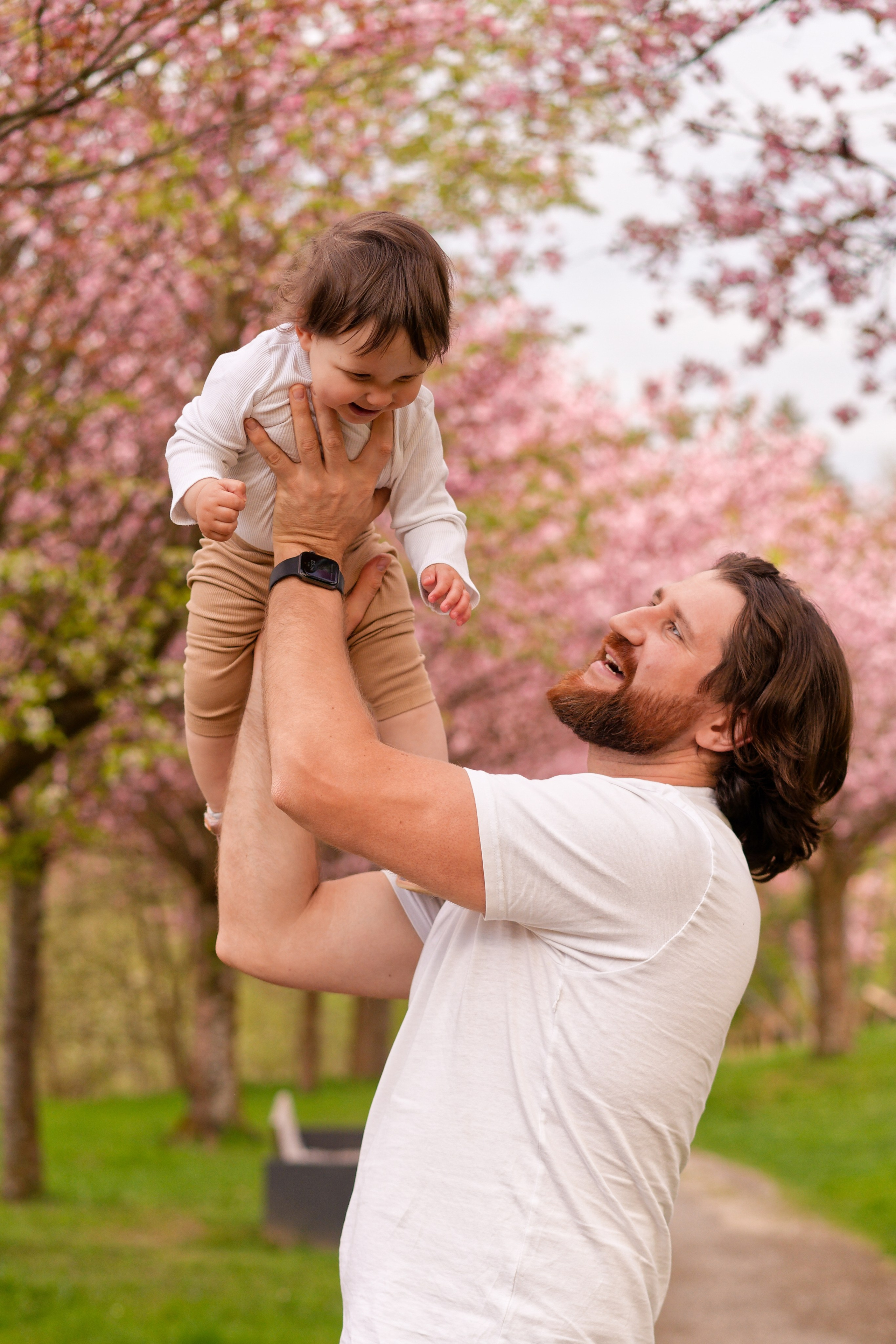 Kirschblüten-Familienshooting. Весільний та репортажний фотограф у Мюнхені, Баваріі та по всій Німеччині – LORAN Media