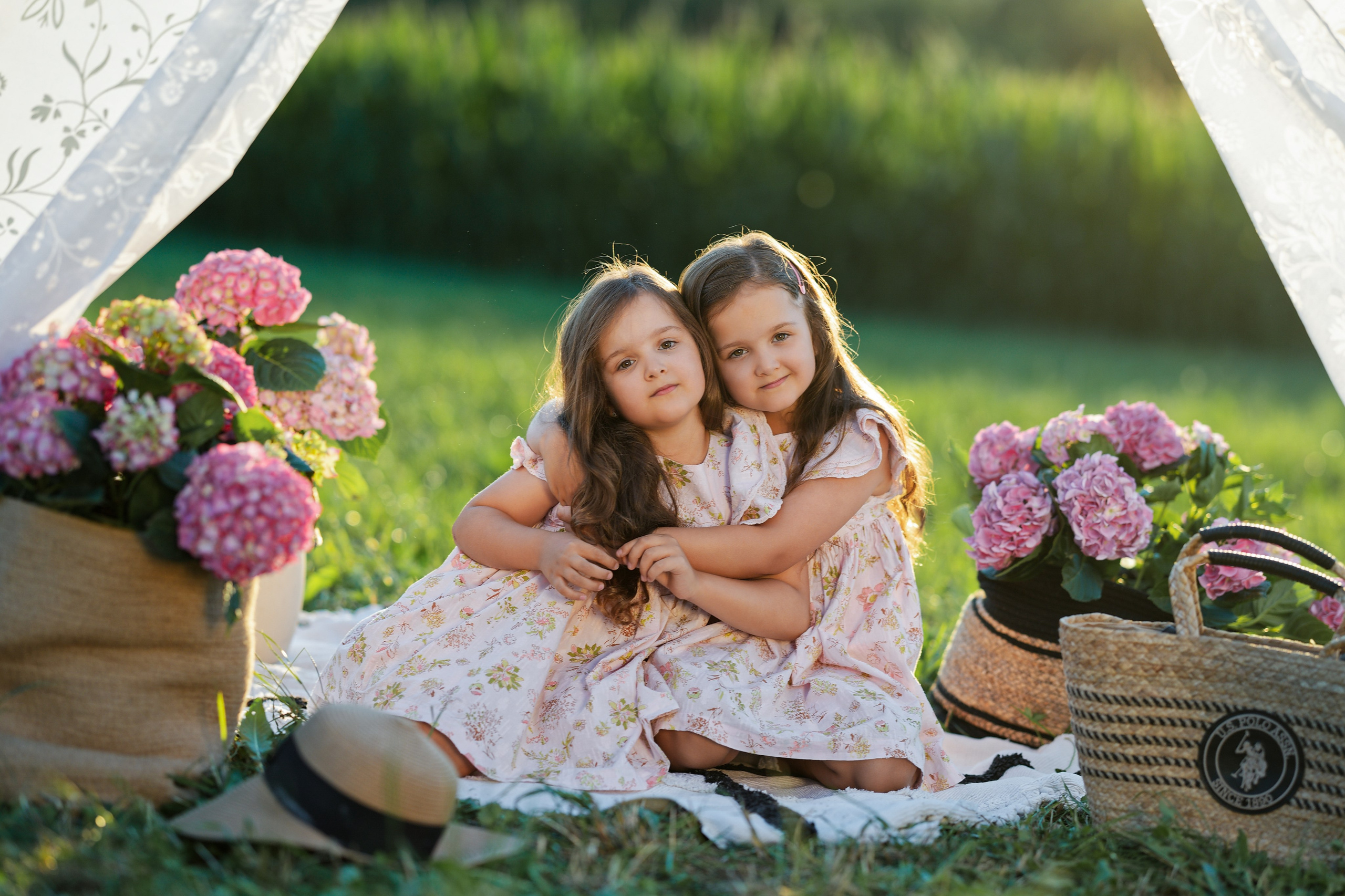Sommerglück auf dem Feld. Wedding and reportage photographer in Munich, Regensburg, Bavaria & all across Germany — LORAN Media