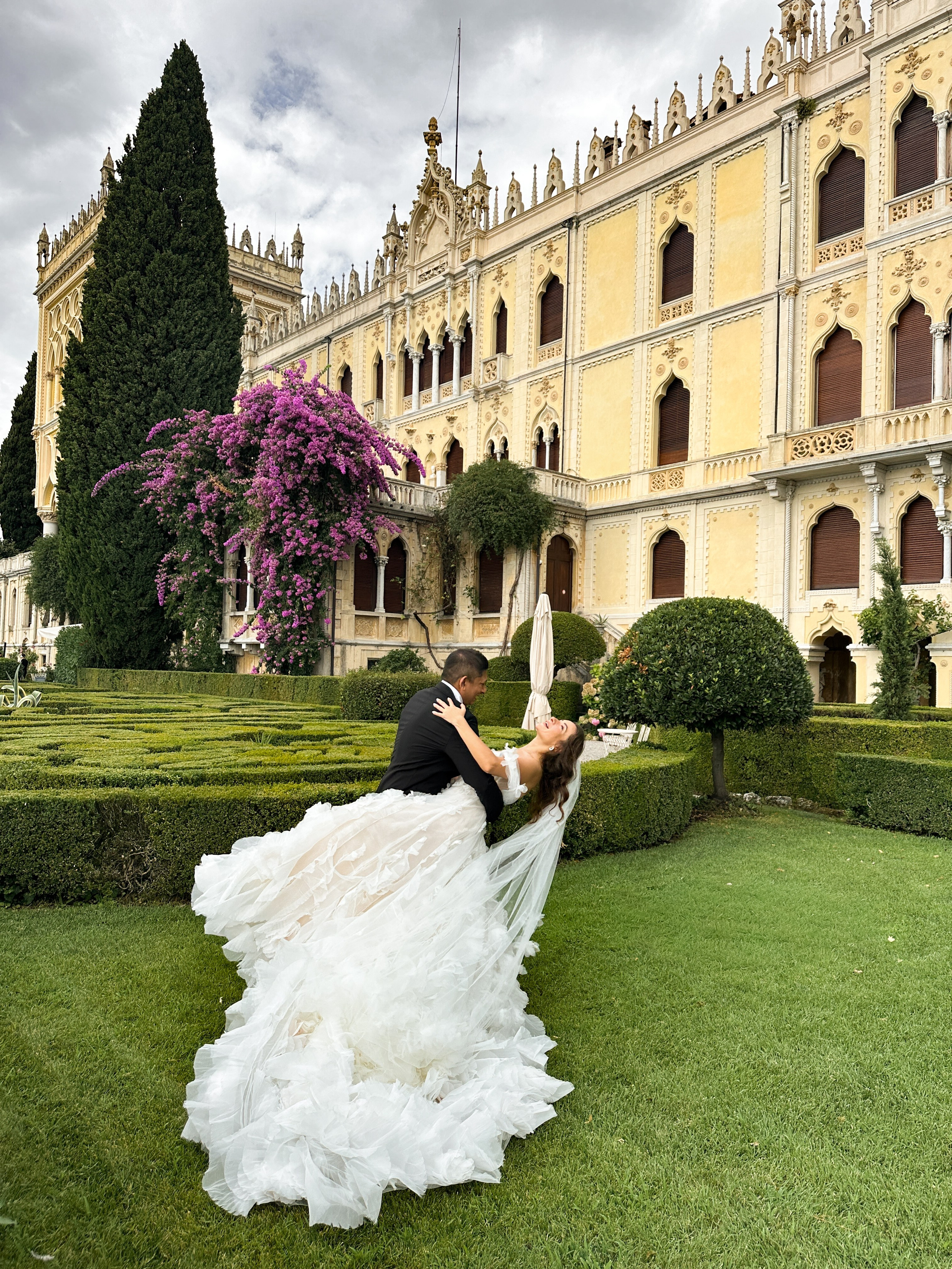 Traumhochzeit auf der Schlossinsel. Hochzeits- und Reportagefotograf in München, Bayern, Deutschland. LORAN MEDIA