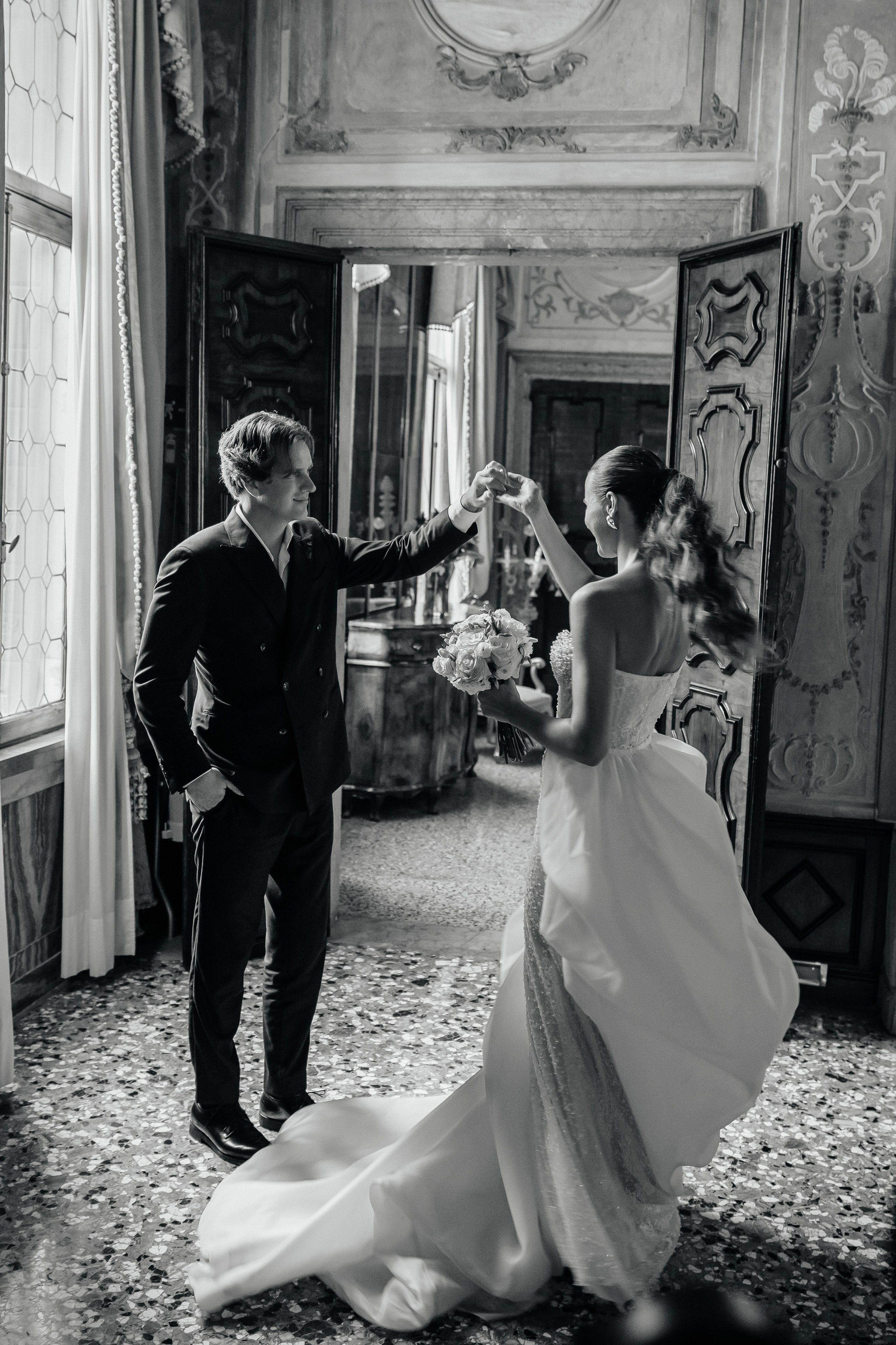 Eleganz im Historischen Schloss. Hochzeits- und Reportagefotograf in München, Bayern, Deutschland. LORAN MEDIA