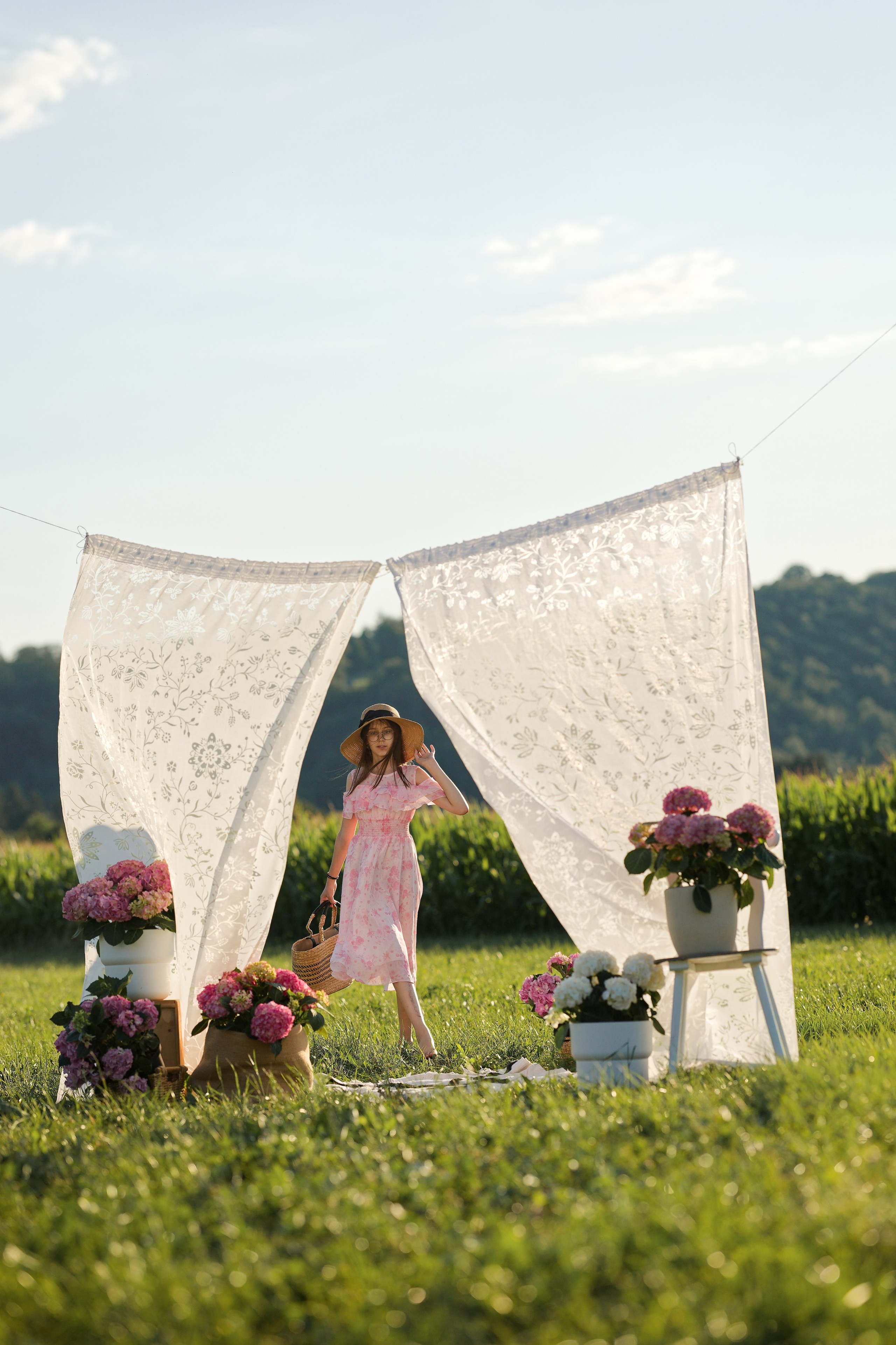 Sommerglück auf dem Feld. Wedding and reportage photographer in Munich, Regensburg, Bavaria & all across Germany — LORAN Media
