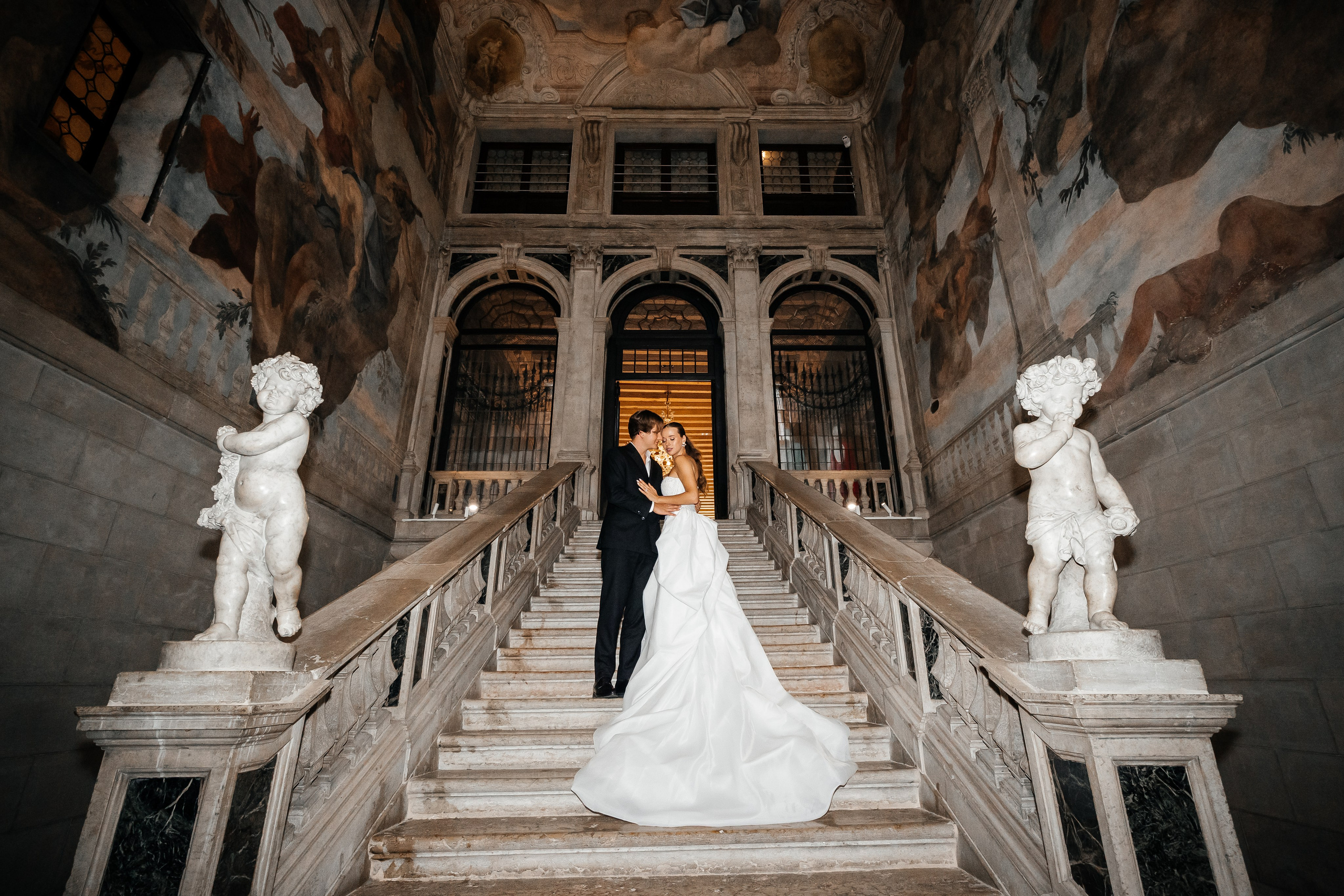 Eleganz im Historischen Schloss. Hochzeits- und Reportagefotograf in München, Bayern, Deutschland. LORAN MEDIA