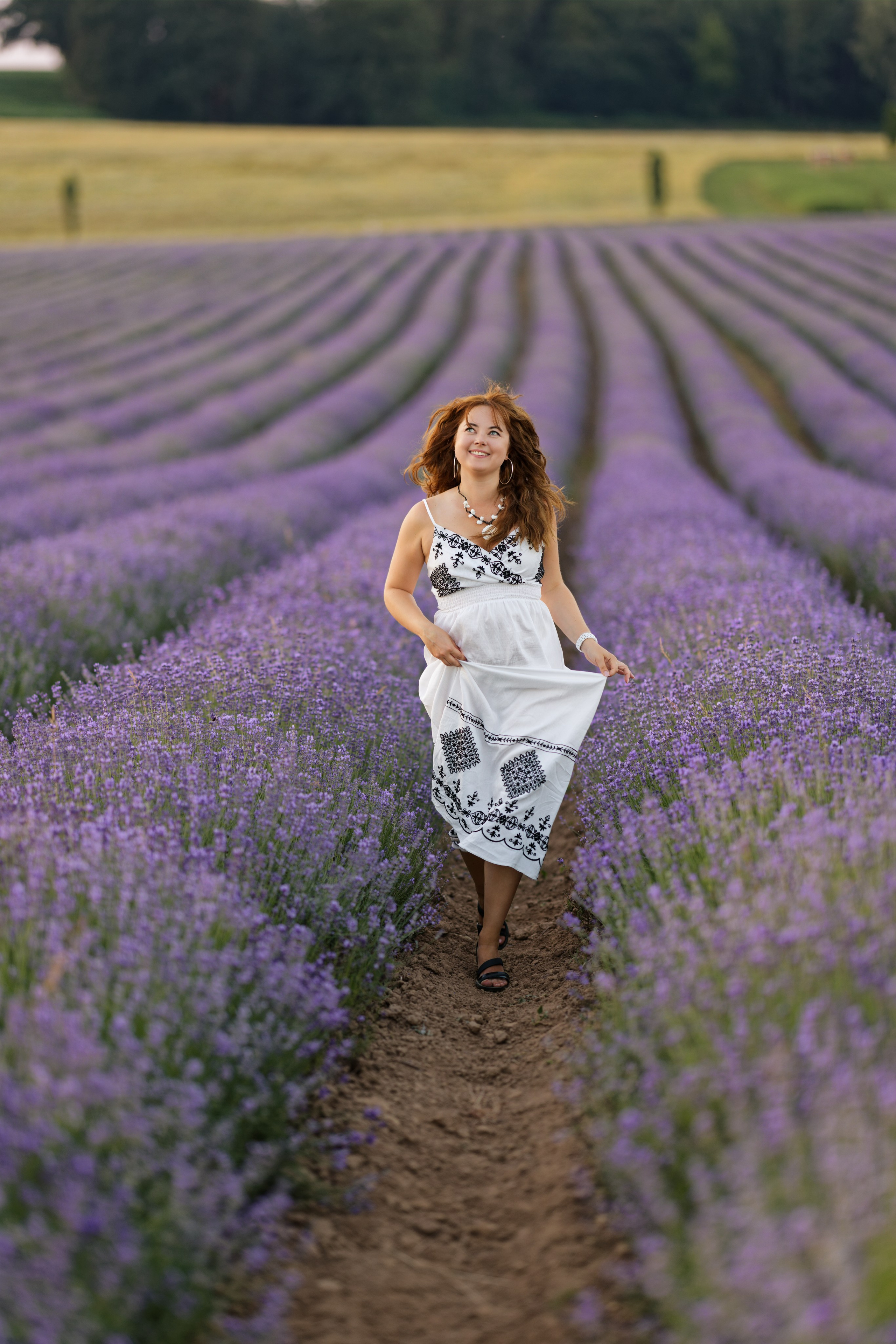 Lavander fild. Wedding and reportage photographer in Munich, Regensburg, Bavaria & all across Germany — LORAN Media