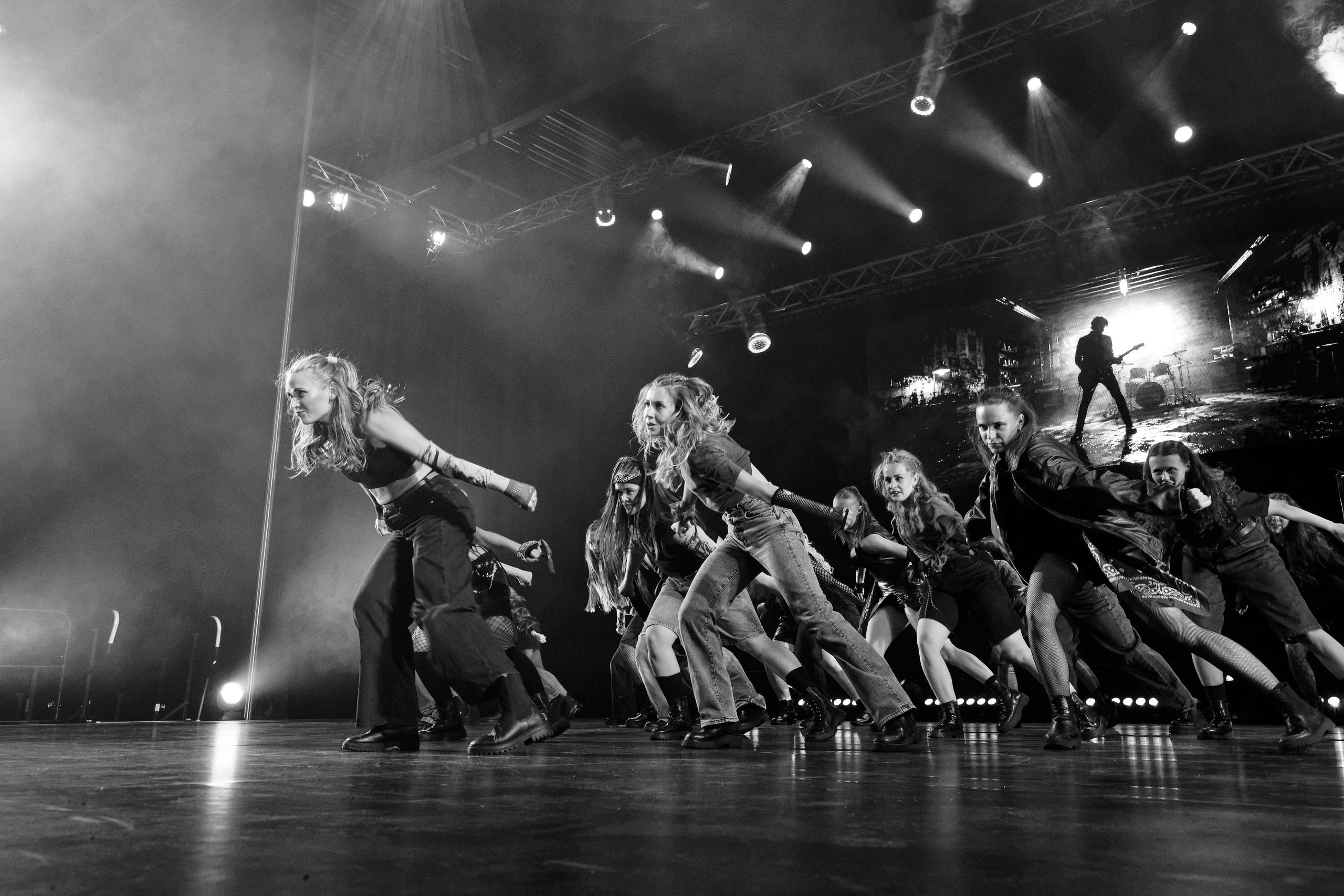 Magie des Tanzes. Hochzeits- und Reportagefotograf in München, Bayern, Deutschland. LORAN MEDIA