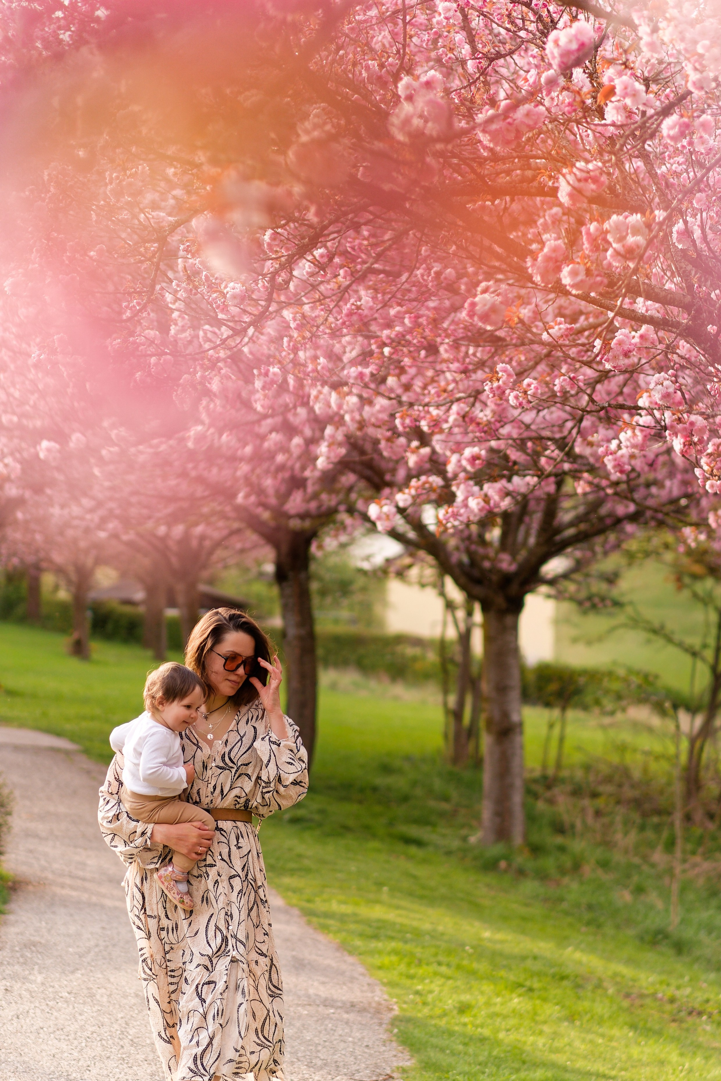 Kirschblüten-Familienshooting. Весільний та репортажний фотограф у Мюнхені, Баваріі та по всій Німеччині – LORAN Media