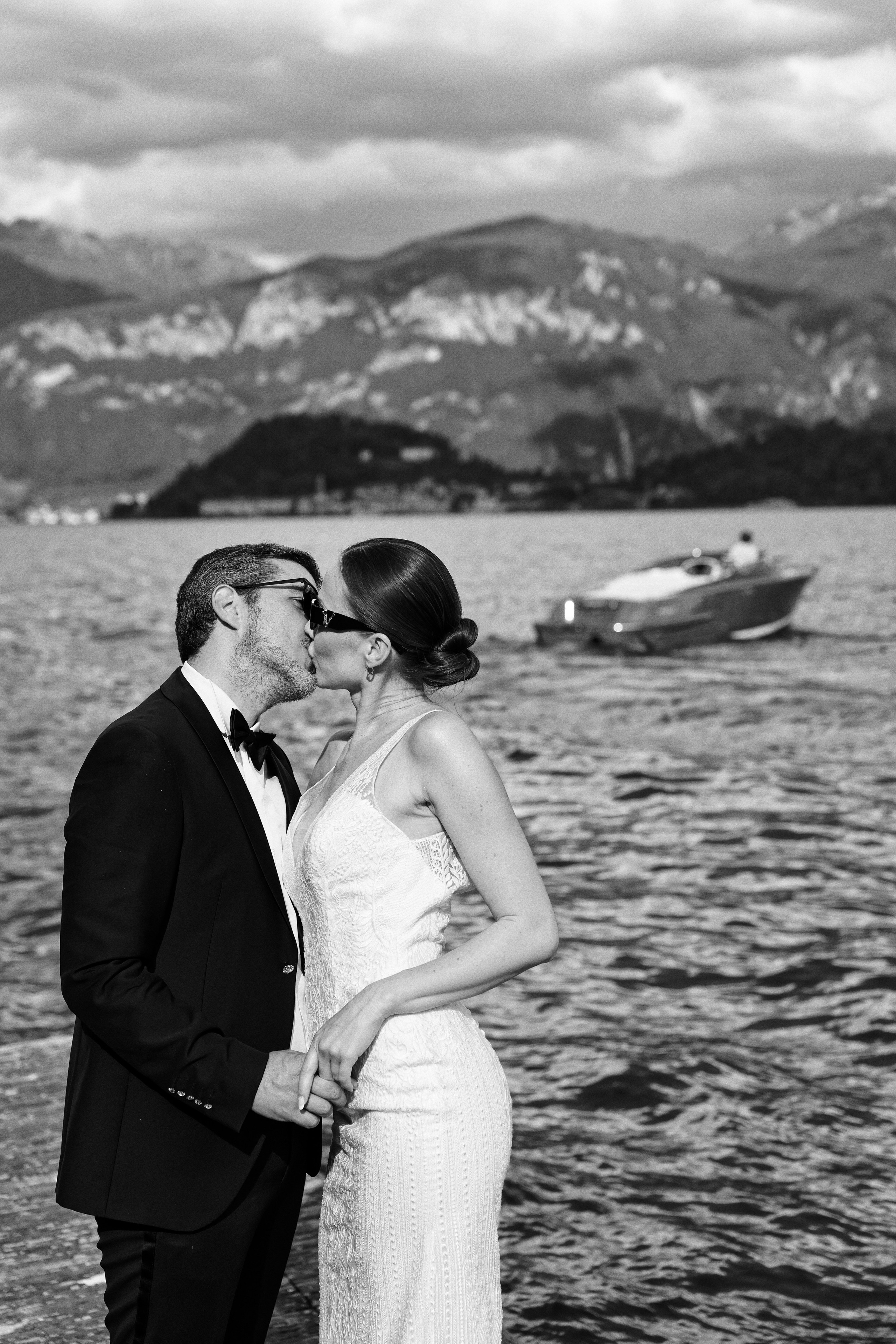 Traumpaar am Comer See. Hochzeits- und Reportagefotograf in München, Bayern, Deutschland. LORAN MEDIA