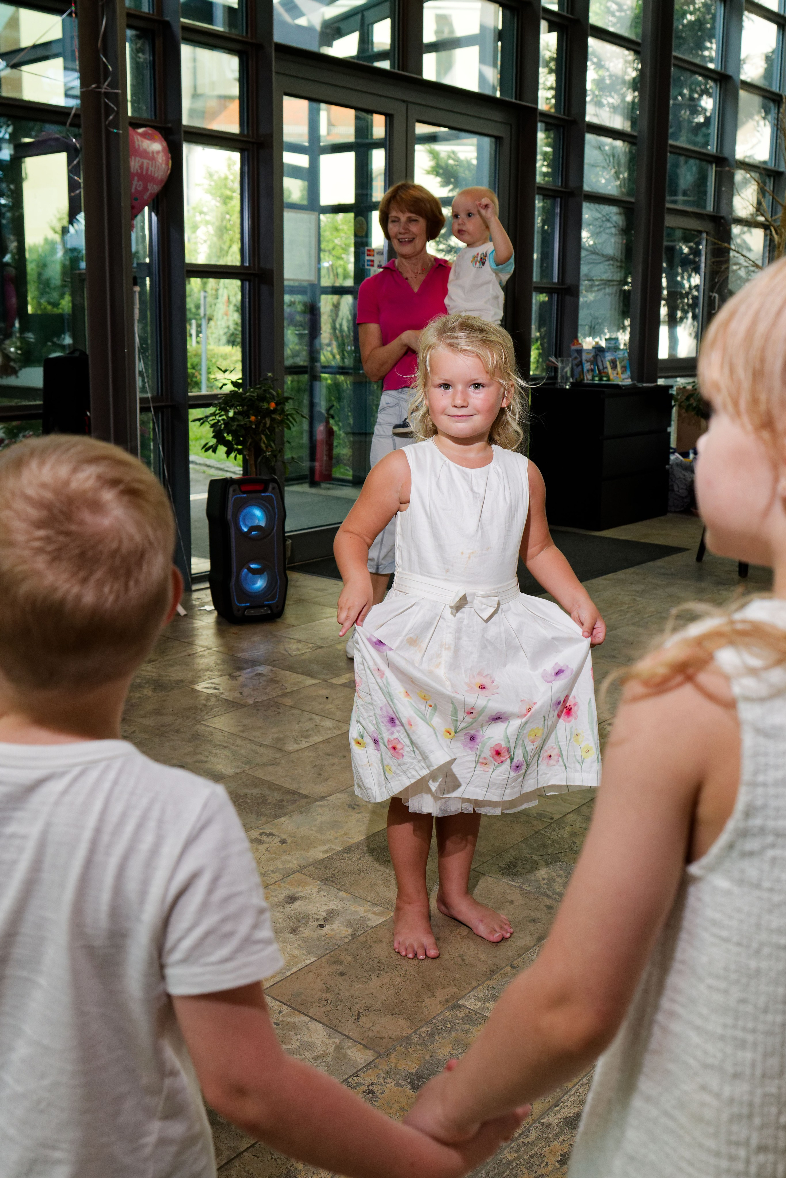 Olivias Geburtstag. Wedding and reportage photographer in Munich, Regensburg, Bavaria & all across Germany — LORAN Media