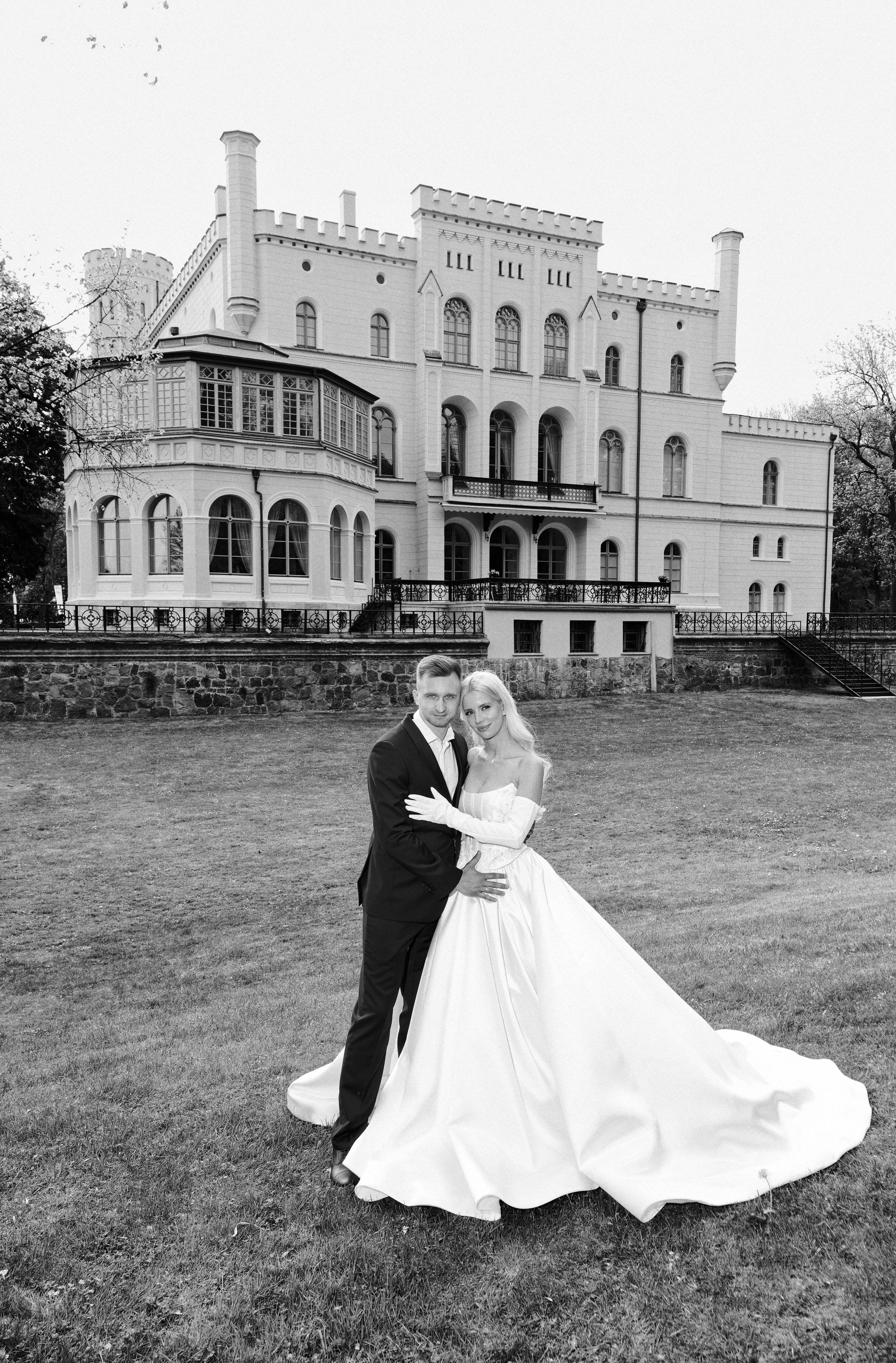 Elegante Schloss-Hochzeit. Свадебный и репортажный фотограф в Мюнхене, Регенсбурге, Баварии и по всей Германии — LORAN MEDIA