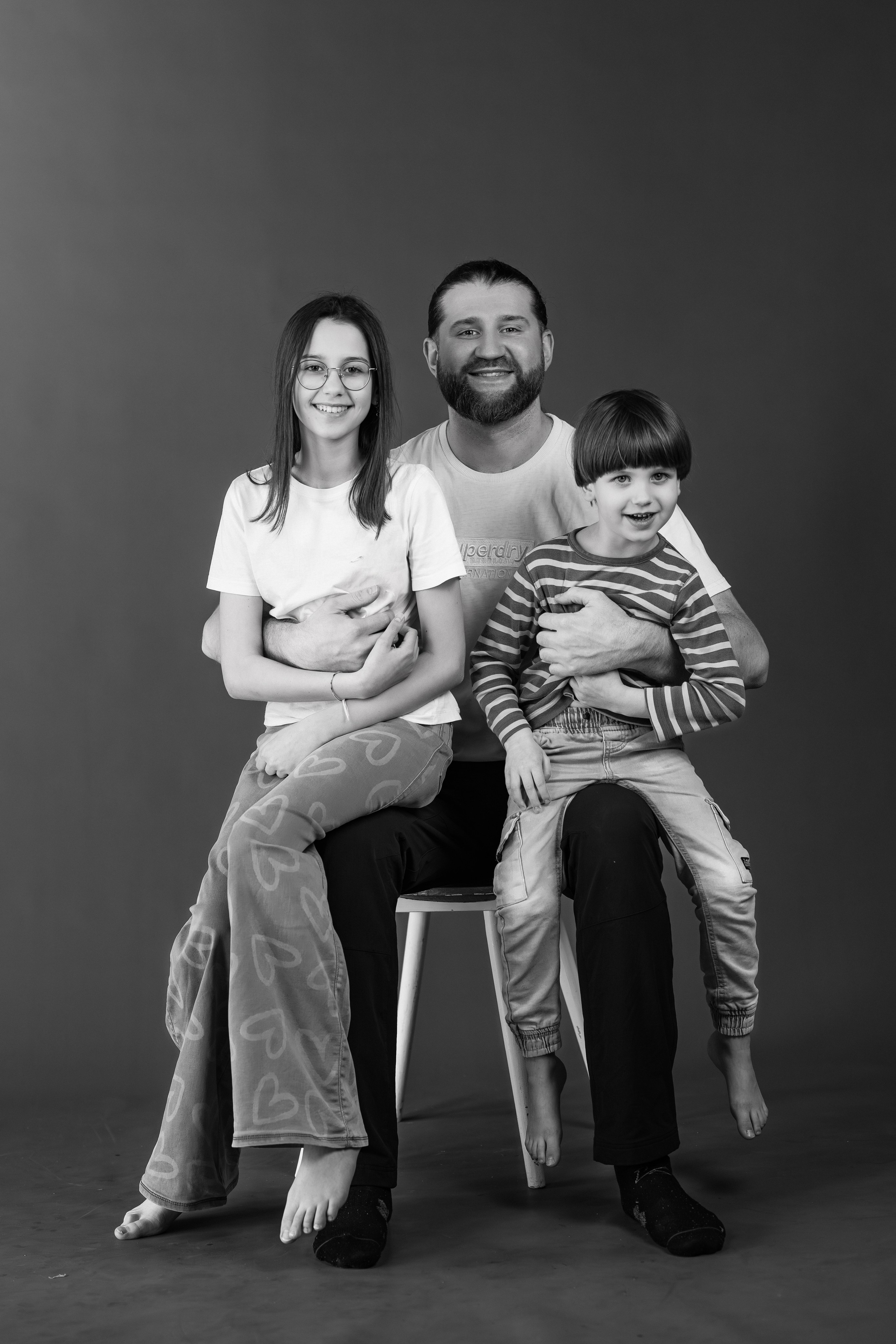 Geschwisterliebe. Hochzeits- und Reportagefotograf in München, Bayern, Deutschland. LORAN MEDIA